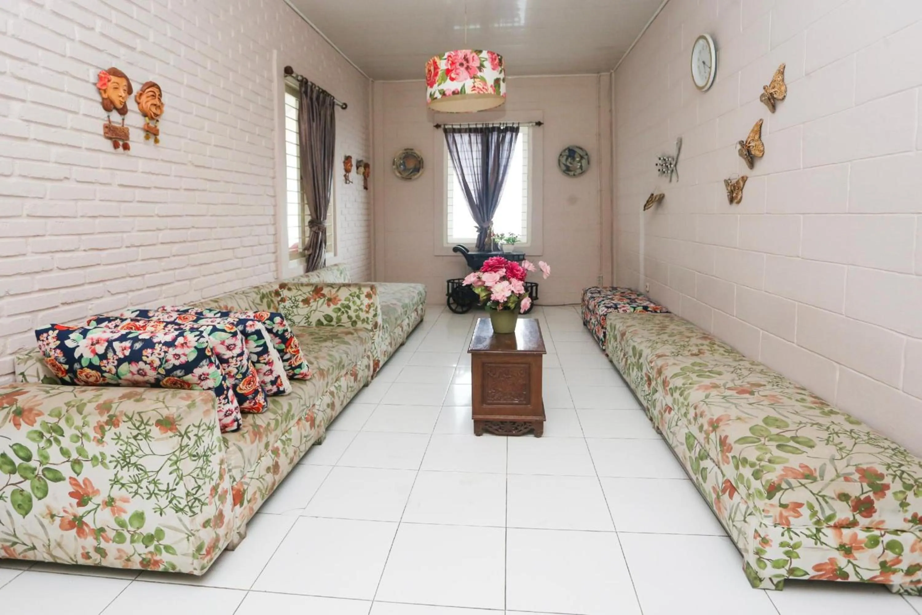 Lobby or reception, Bed in Collection O Bogor Puncak Near Gunung Mas Formerly Villa Bunga Bunga