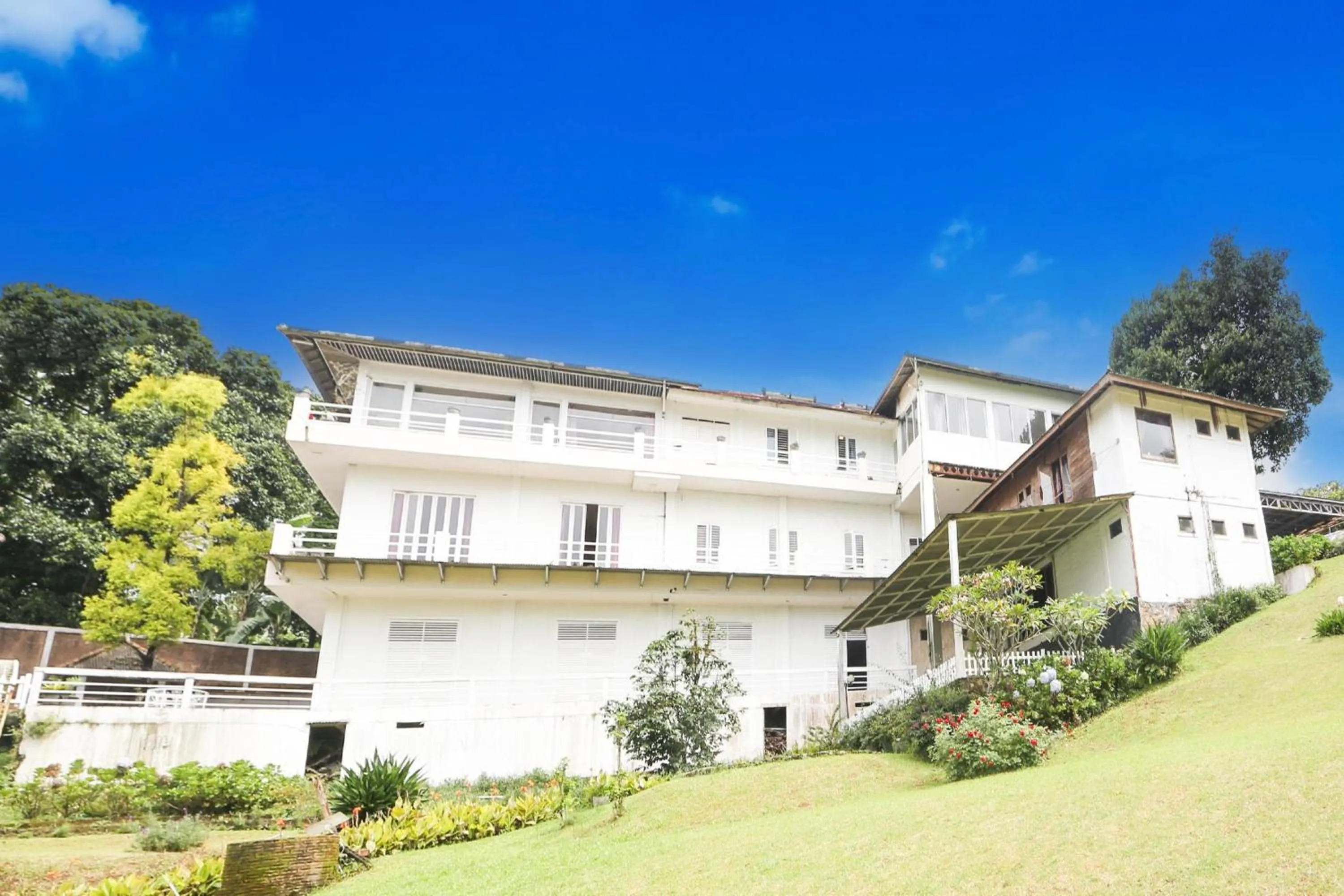 Facade/entrance in Collection O Bogor Puncak Near Gunung Mas Formerly Villa Bunga Bunga