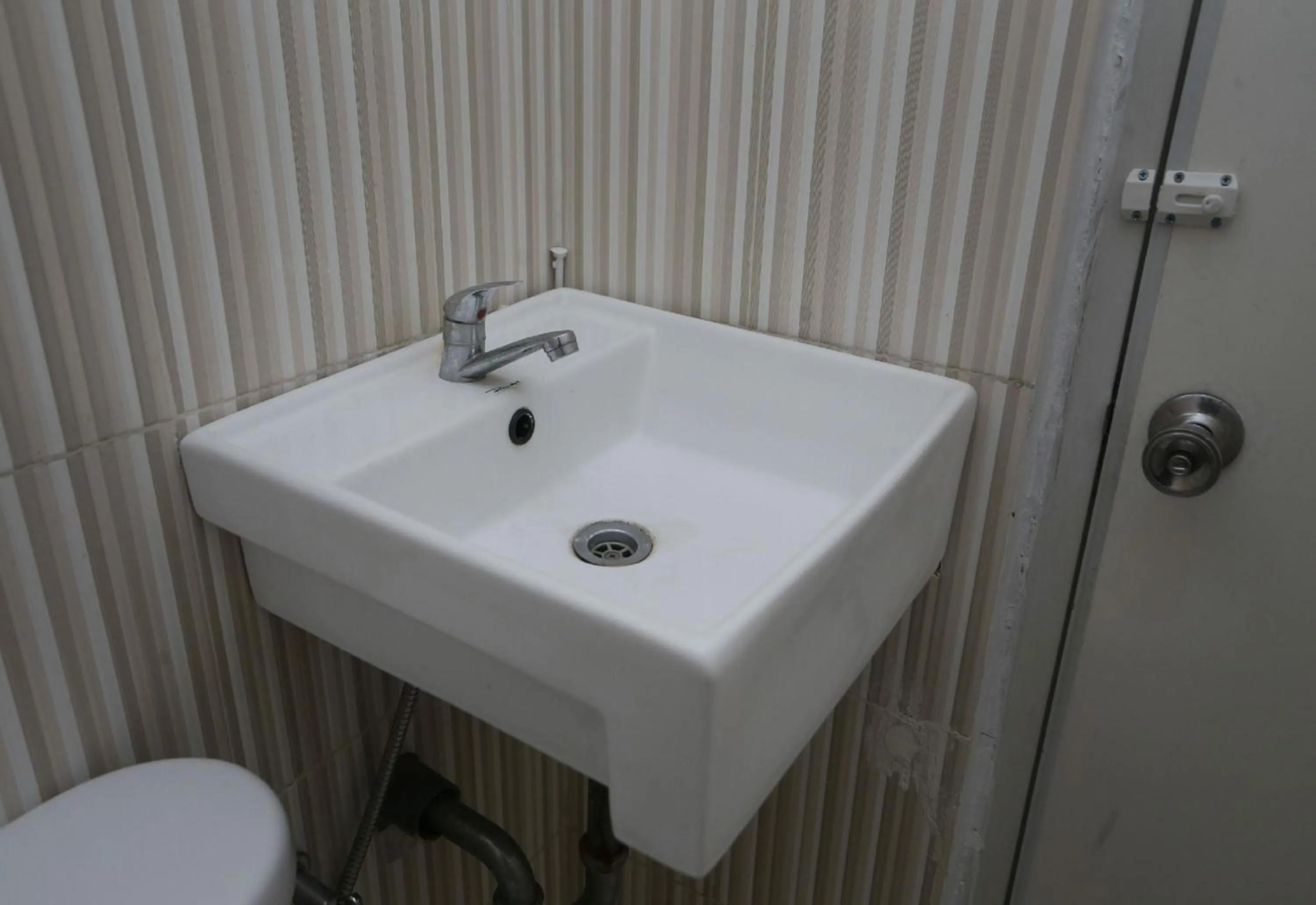 Bathroom in Collection O Bogor Puncak Near Gunung Mas Formerly Villa Bunga Bunga