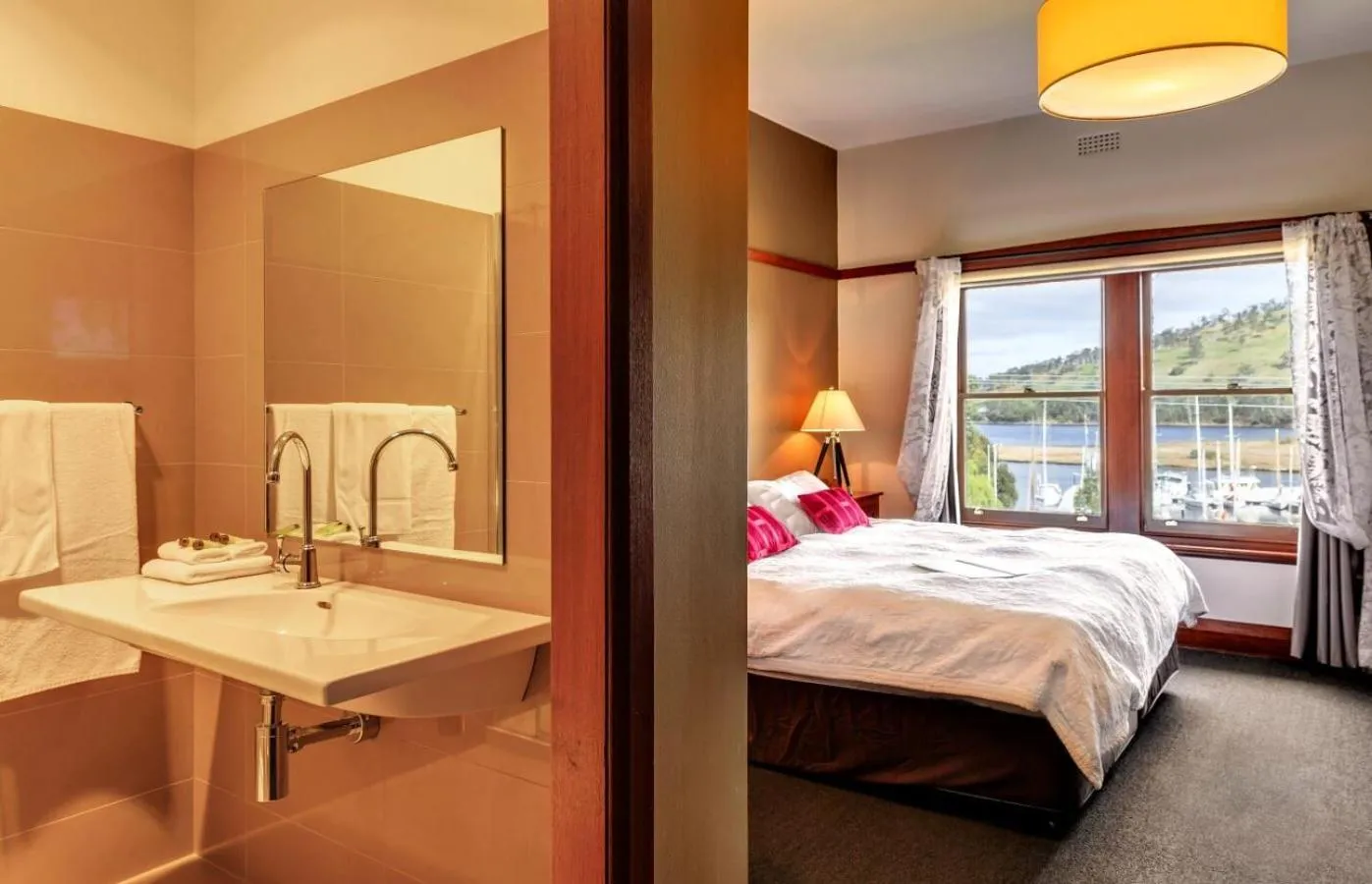 Bed in Kermandie Hotel