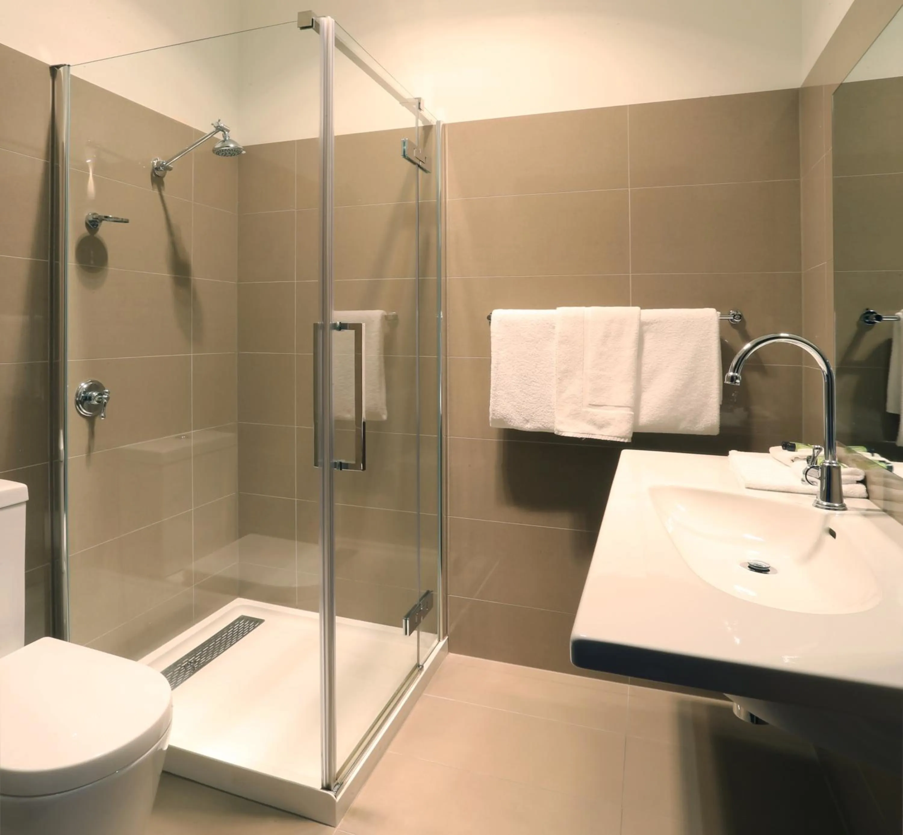 Bathroom in Kermandie Hotel