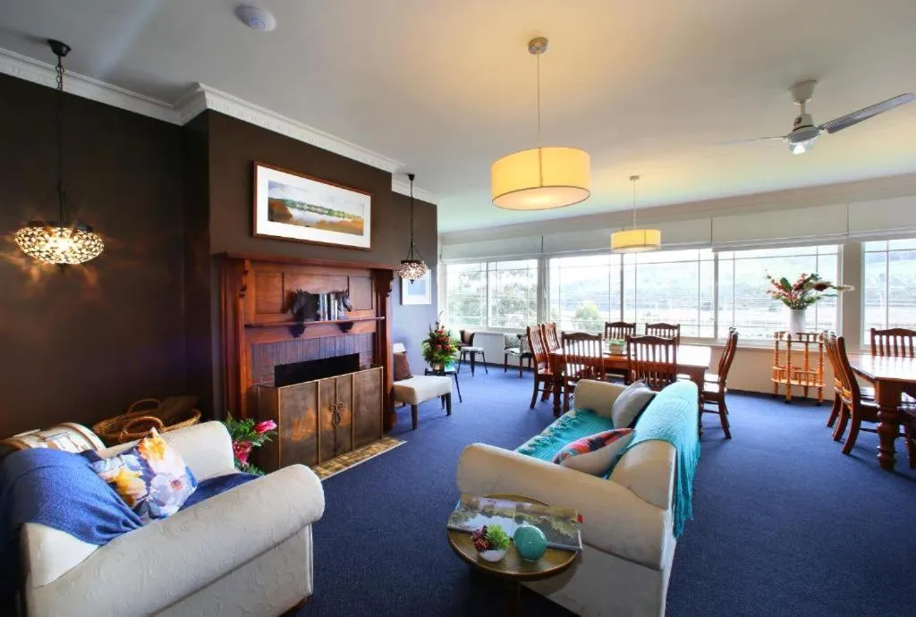 Communal lounge/ TV room in Kermandie Hotel