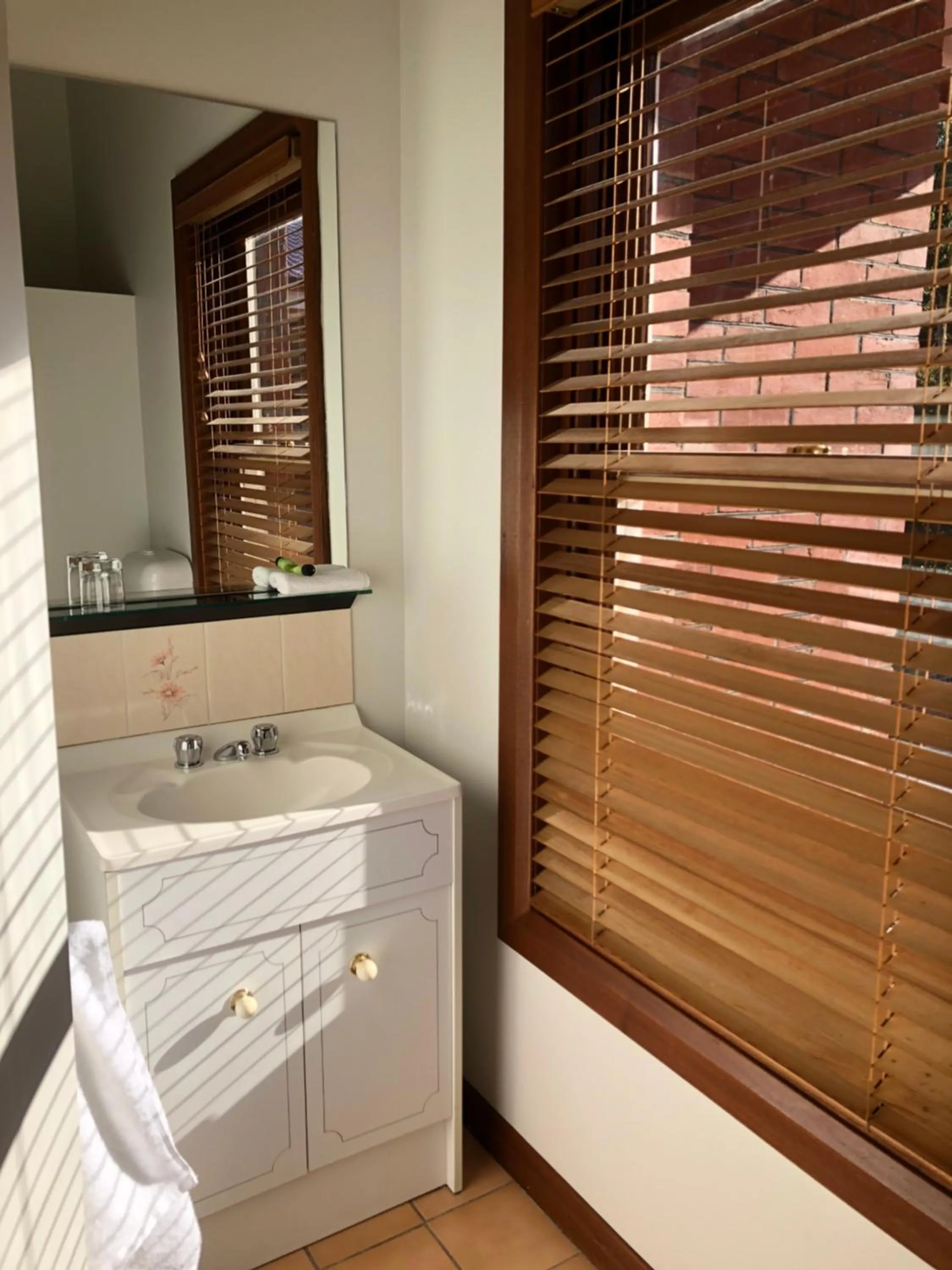 Bathroom in Kermandie Hotel