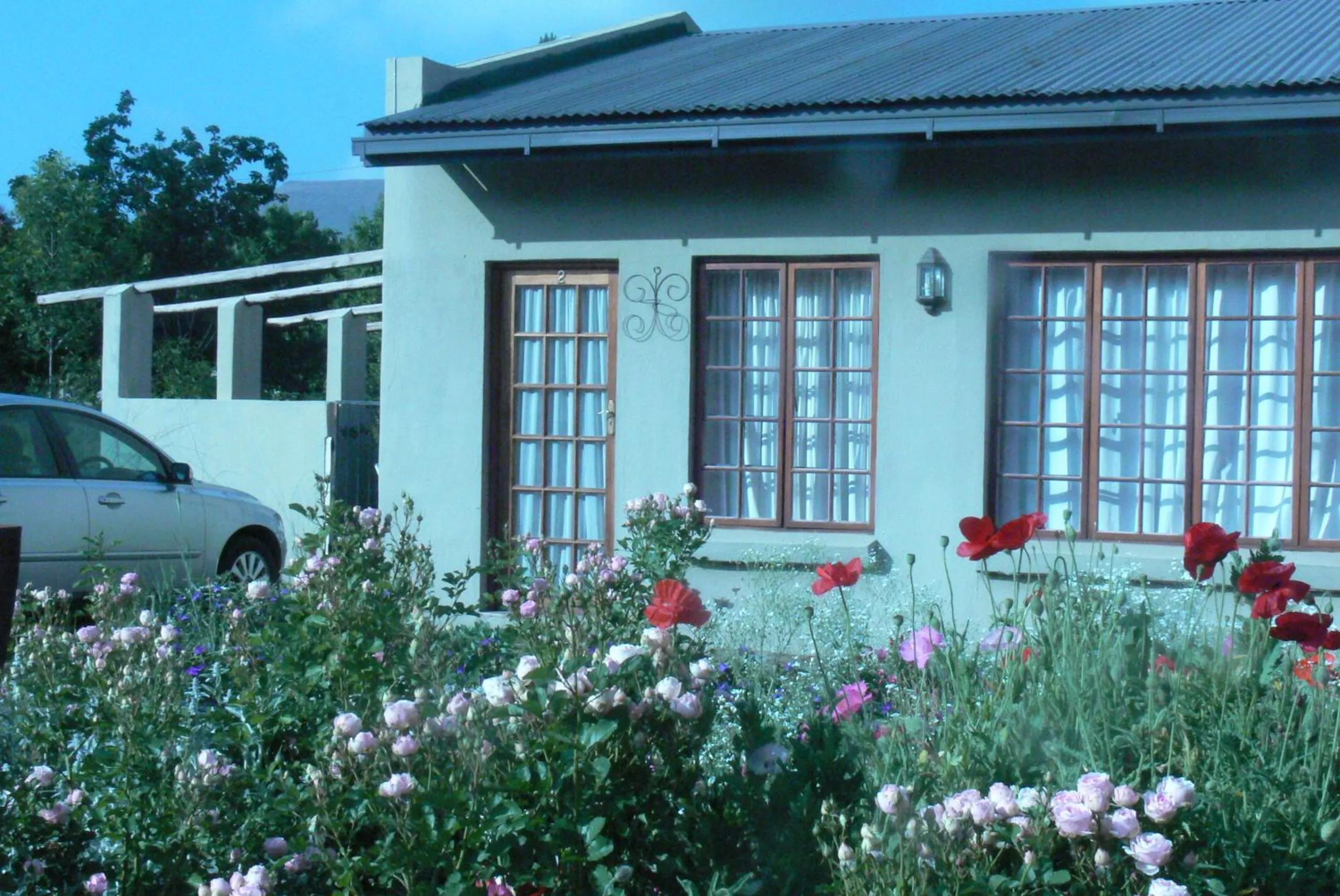 Facade/entrance in Aspen Guest House