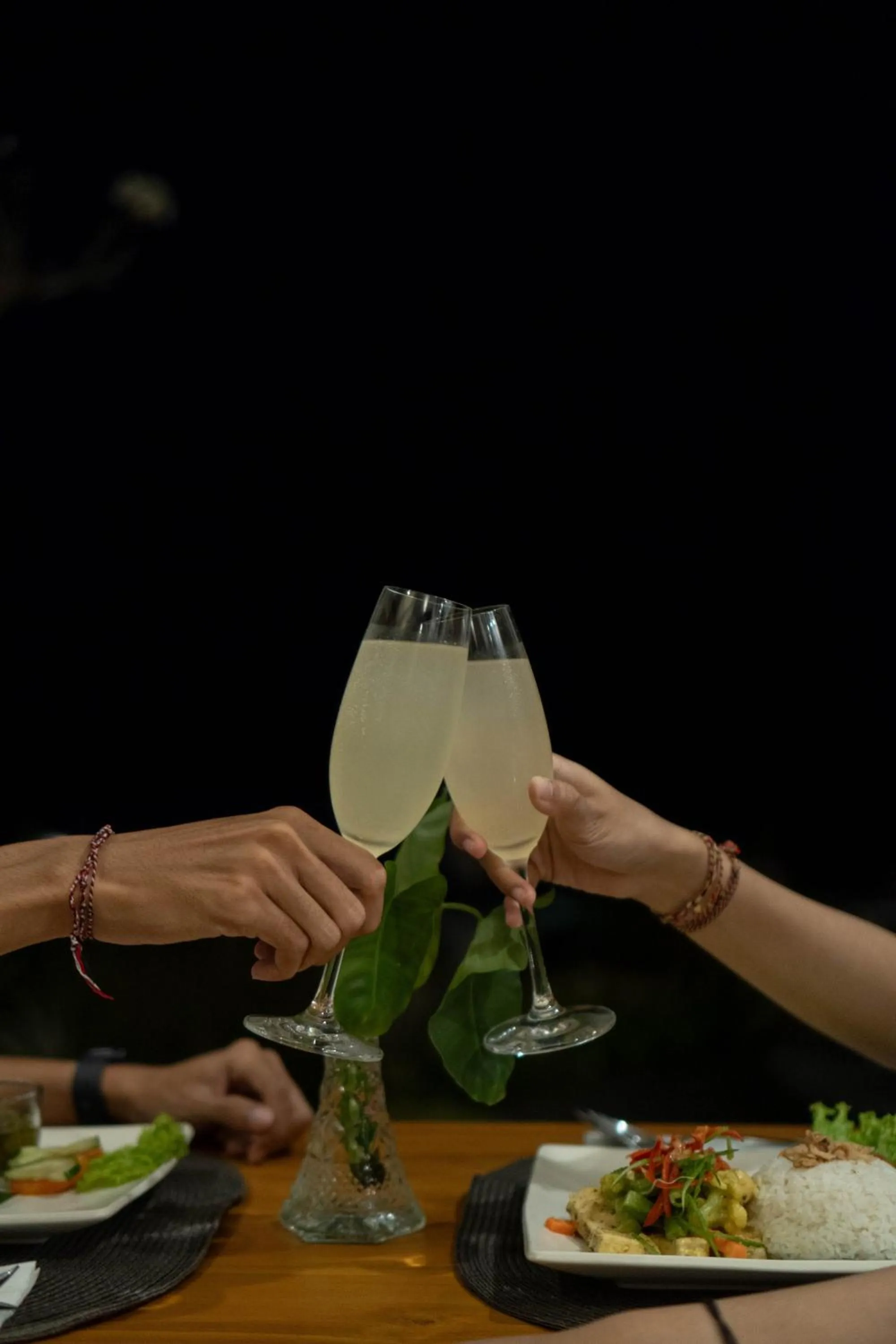 Restaurant/places to eat in Seaside Oceana Suites by Mahaprana