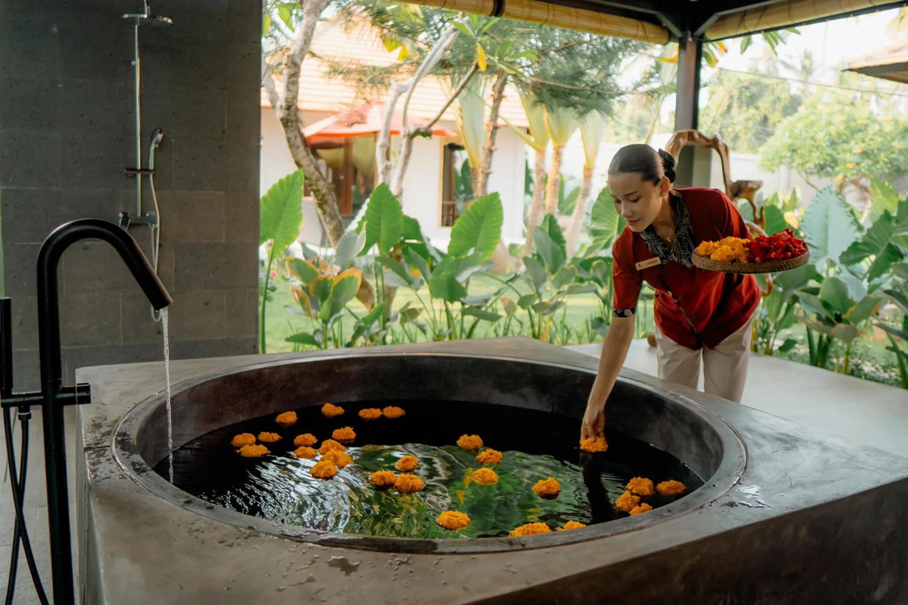 Spa and wellness centre/facilities in Seaside Oceana Suites by Mahaprana