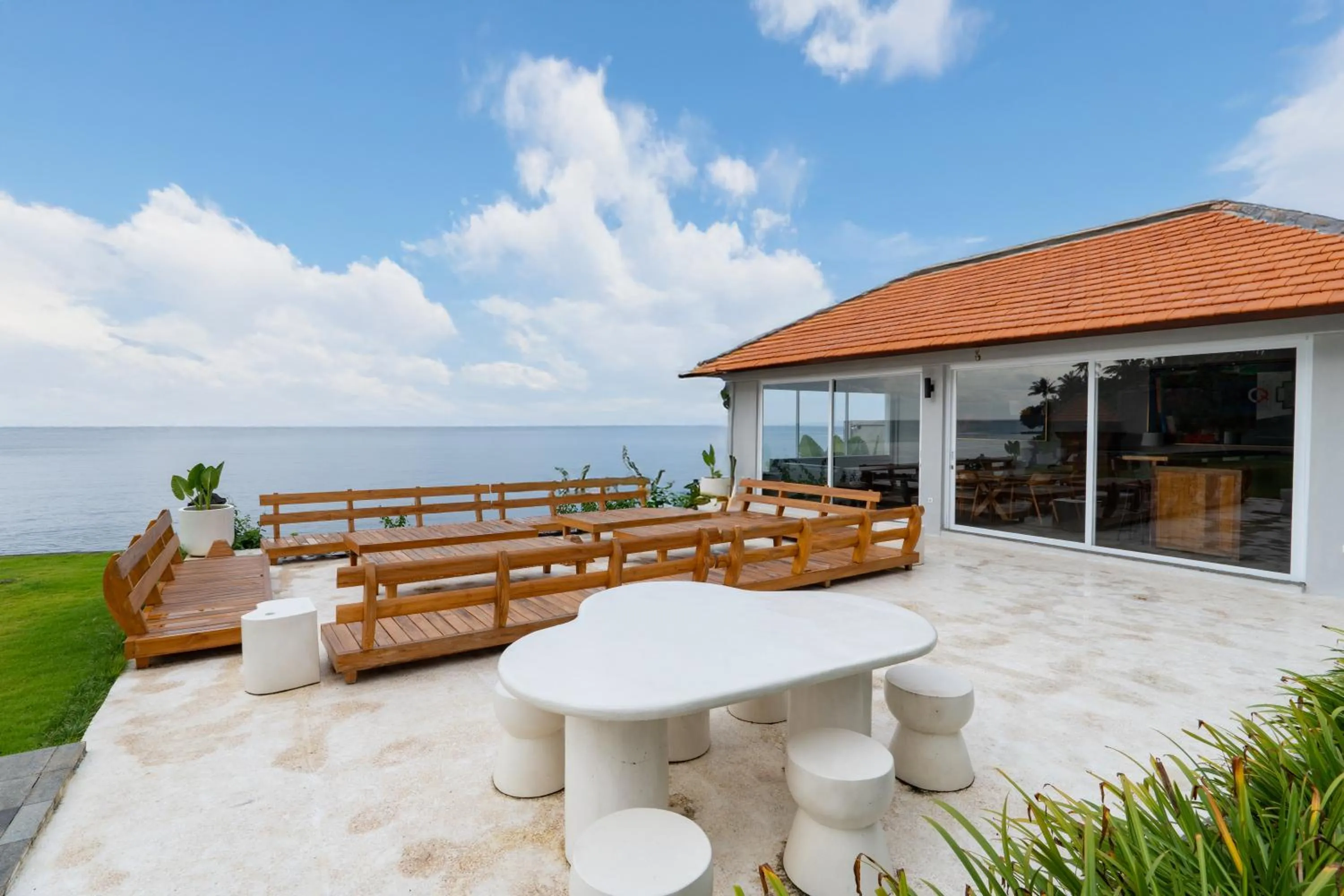 Natural landscape in Seaside Oceana Suites by Mahaprana