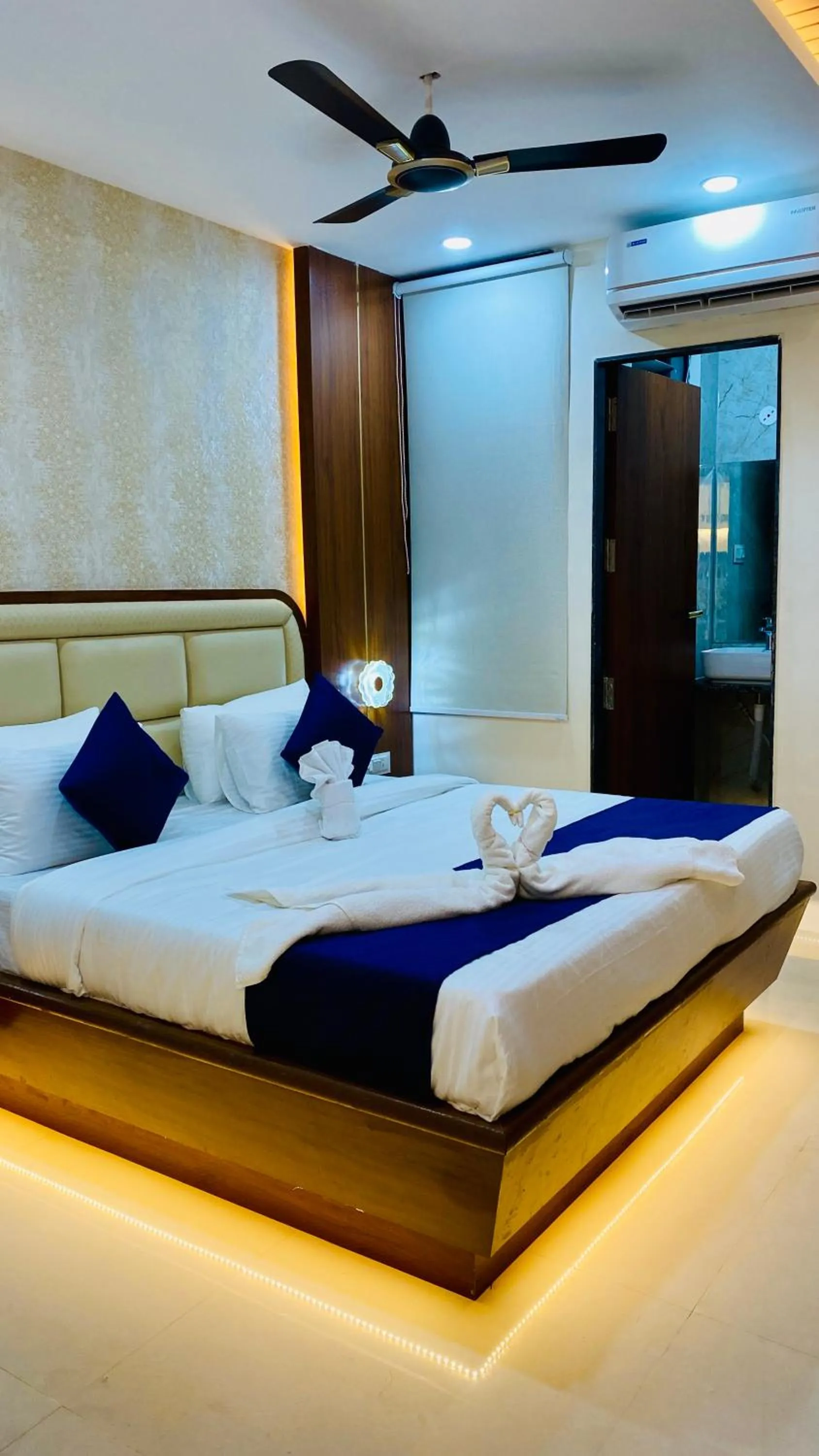 Bed in Hotel Pravasa Stay, Dewas Naka