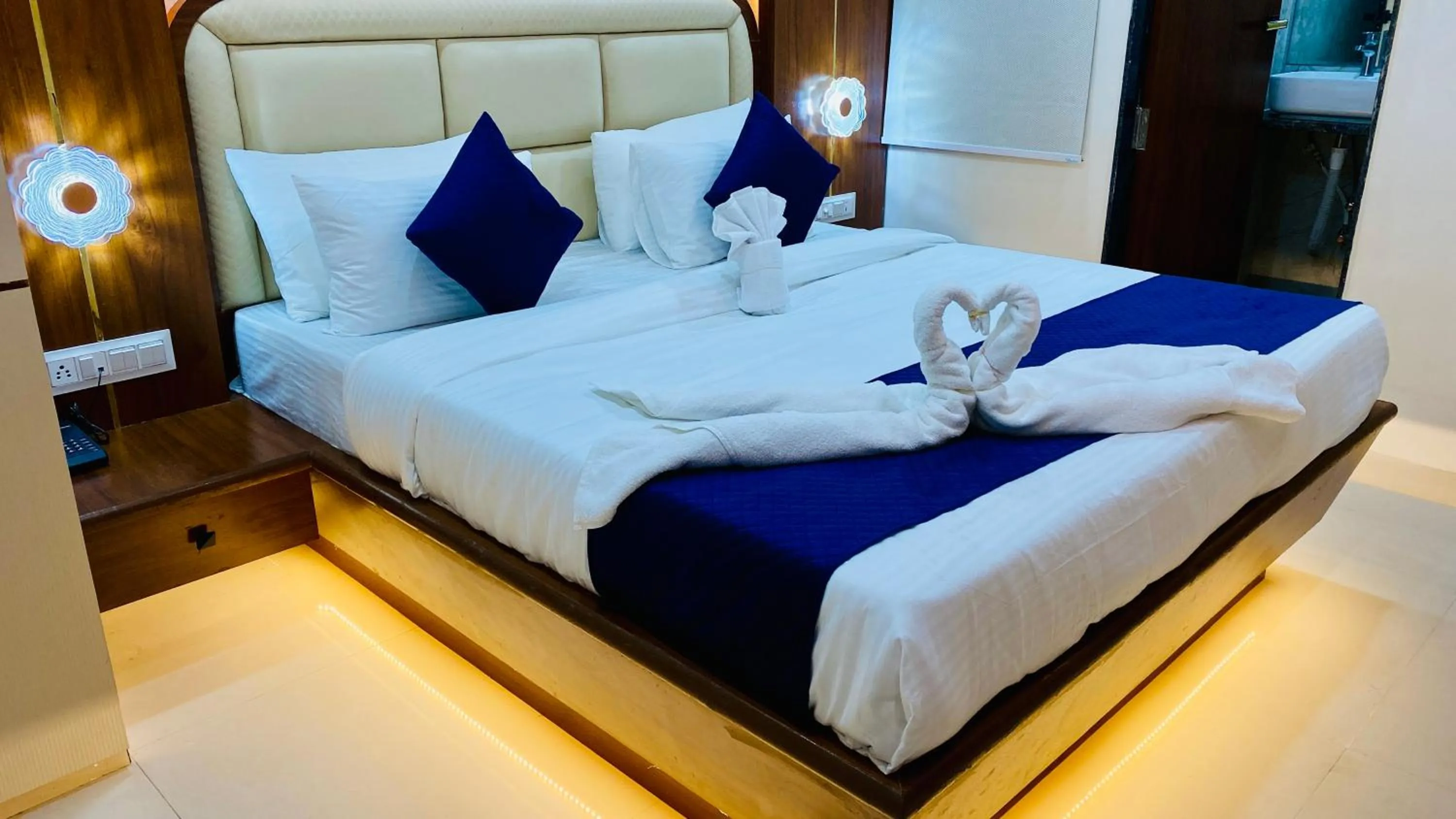 Bedroom, Bed in Hotel Pravasa Stay, Dewas Naka