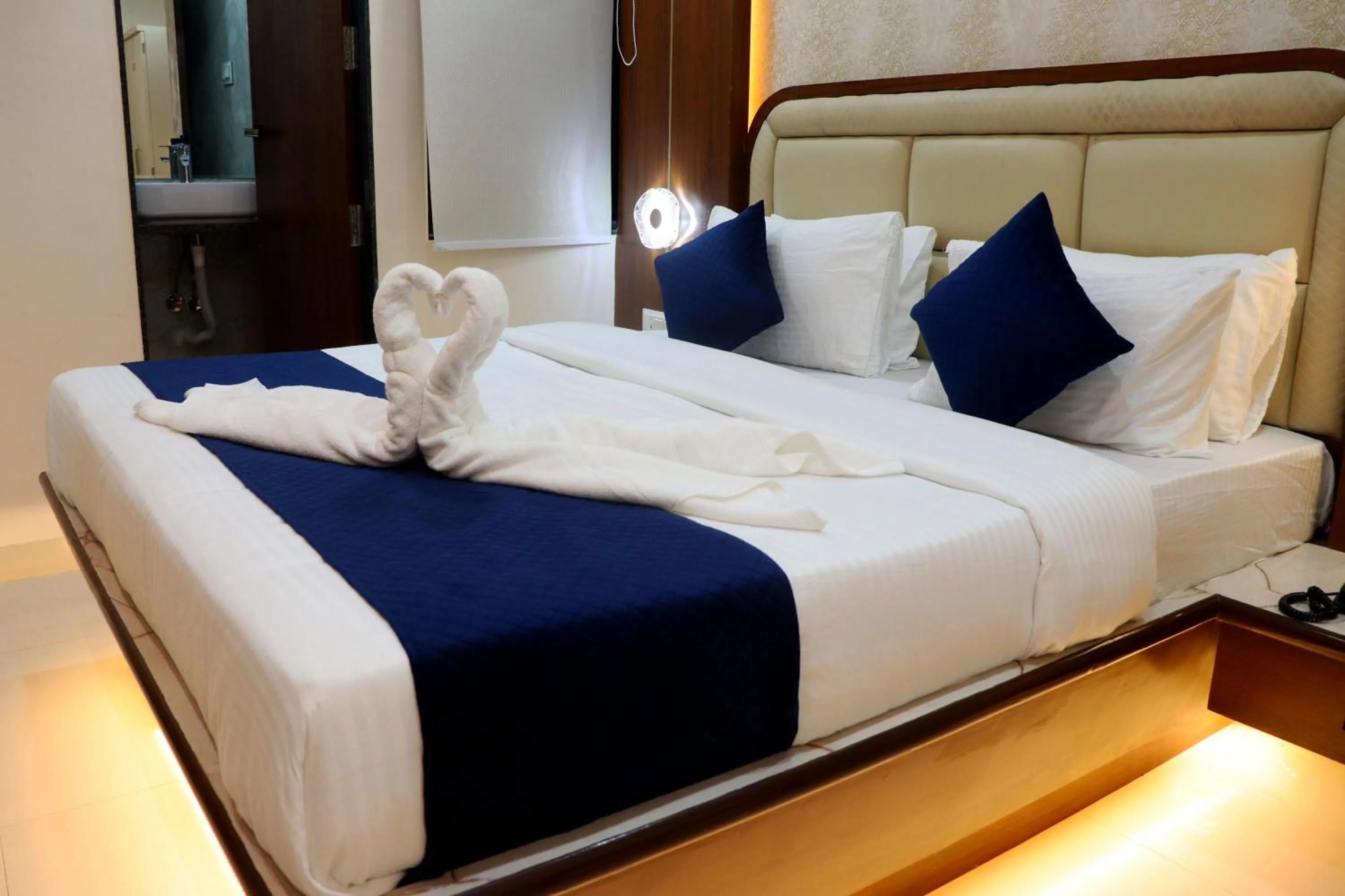 Bed in Hotel Pravasa Stay, Dewas Naka