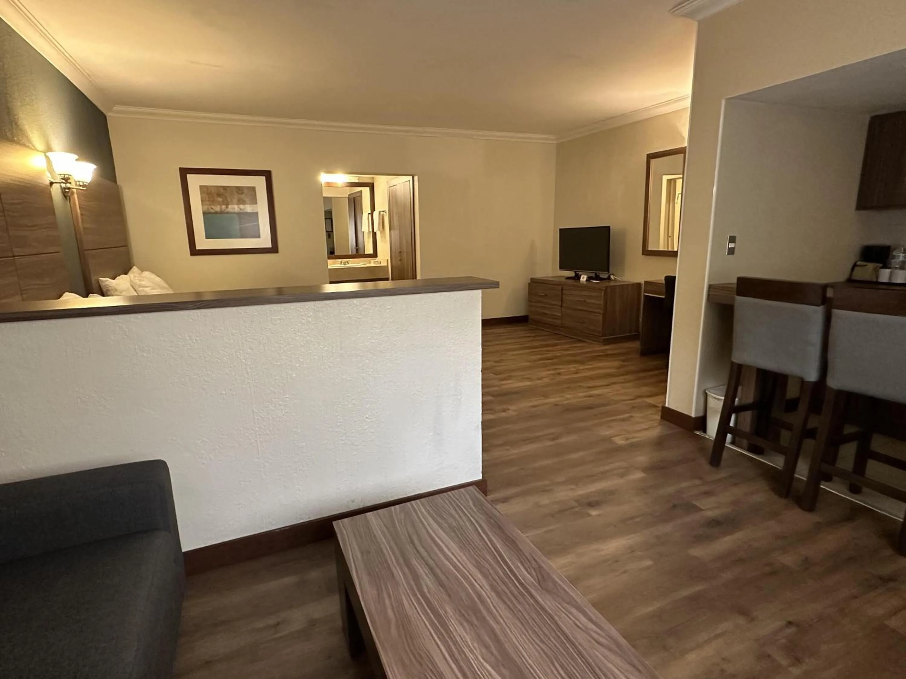 Photo of the whole room in Best Western Cumbres Inn Cd. Cuauhtemoc