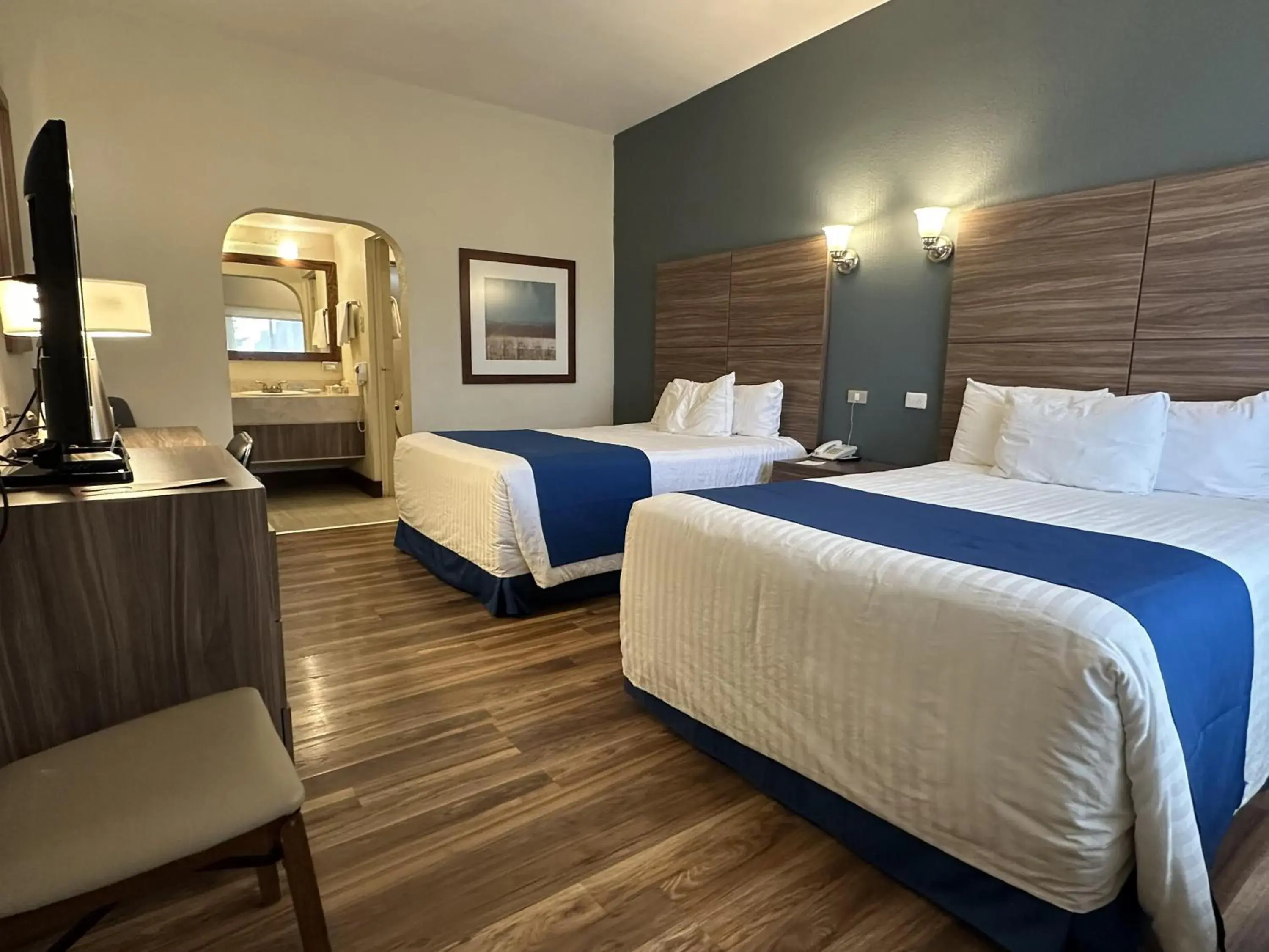 Double Room with Two Double Beds - Non-Smoking in Best Western Cumbres Inn Cd. Cuauhtemoc Double Room with Two Double Beds - Non-Smoking in Best Western Cumbres Inn Cd. Cuauhtemoc