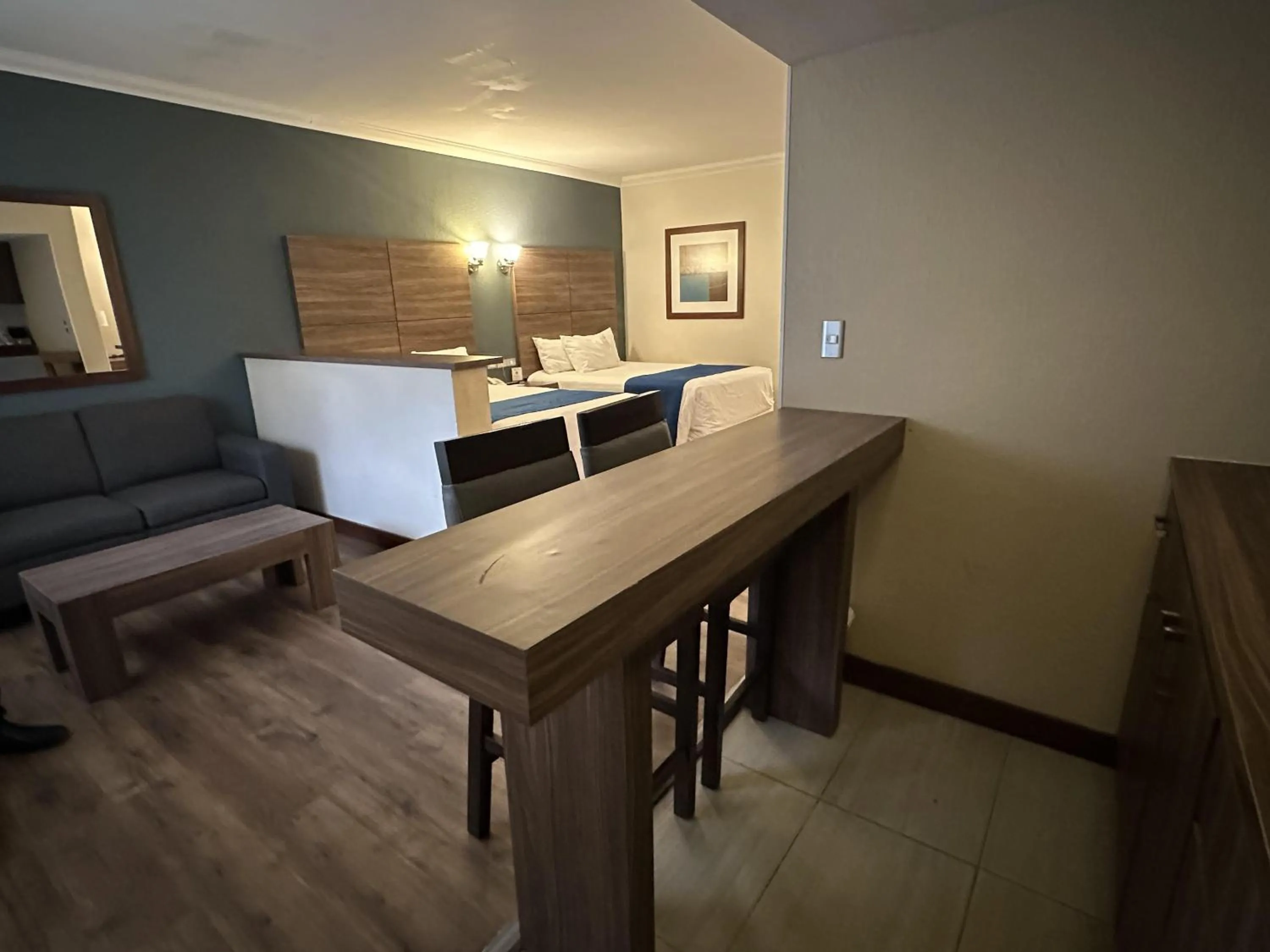 Photo of the whole room in Best Western Cumbres Inn Cd. Cuauhtemoc