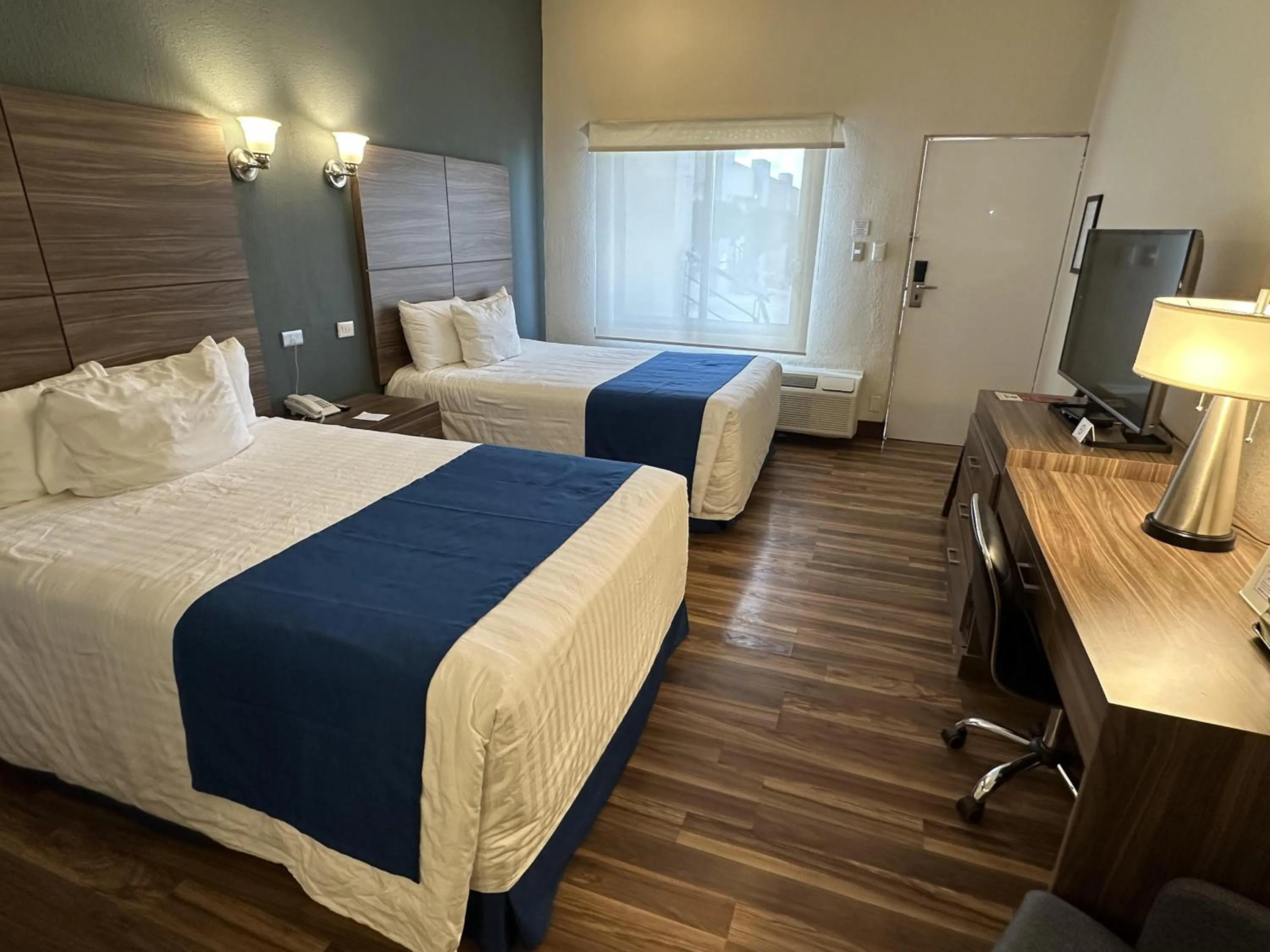 Bedroom, Bed in Best Western Cumbres Inn Cd. Cuauhtemoc