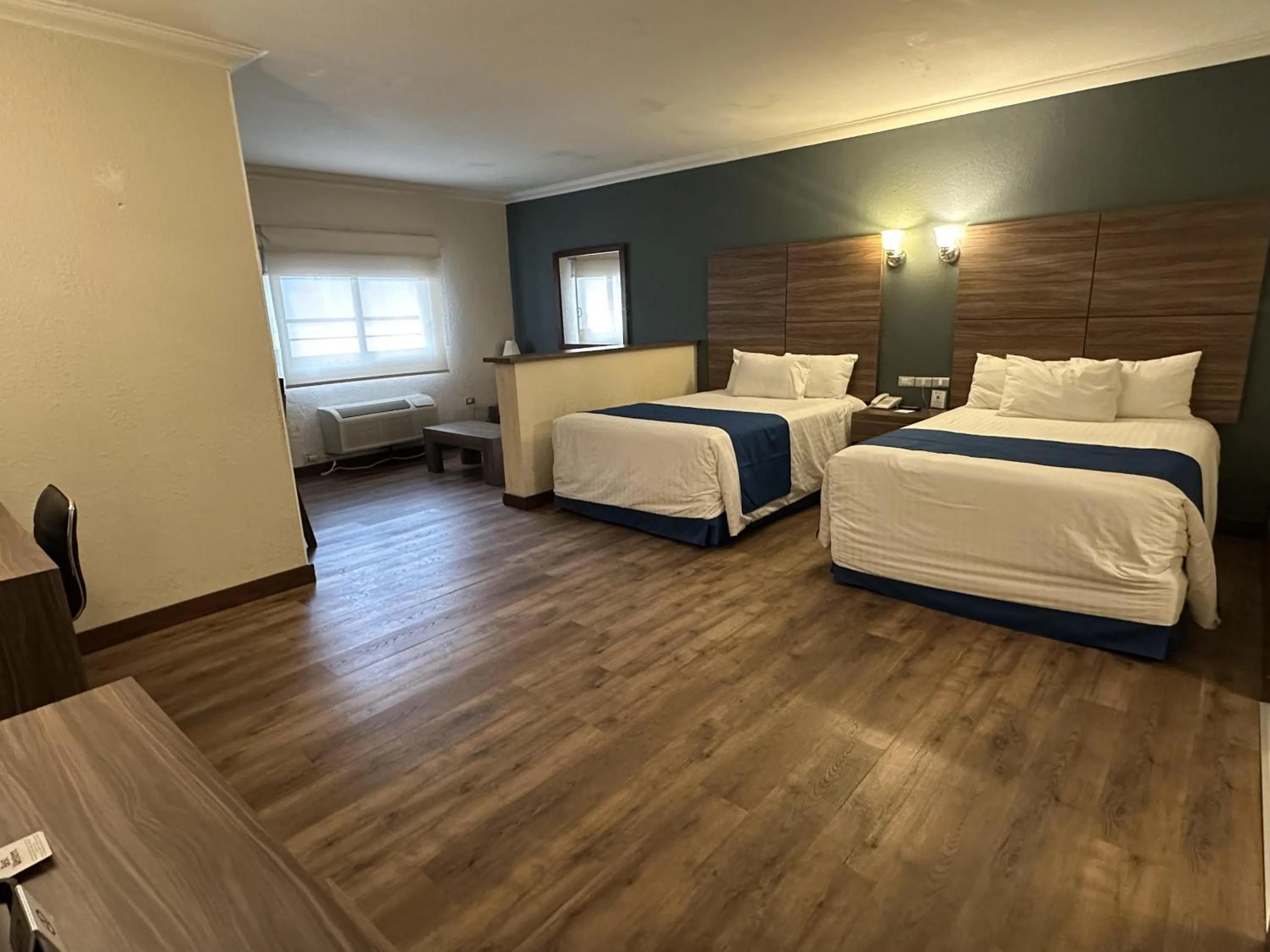 Photo of the whole room, Bed in Best Western Cumbres Inn Cd. Cuauhtemoc