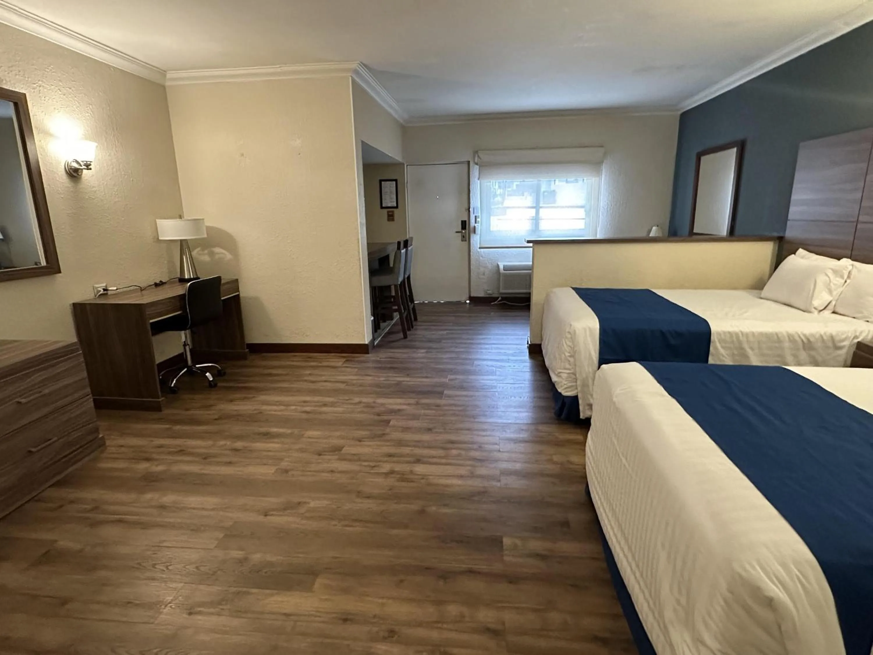 Photo of the whole room, Bed in Best Western Cumbres Inn Cd. Cuauhtemoc