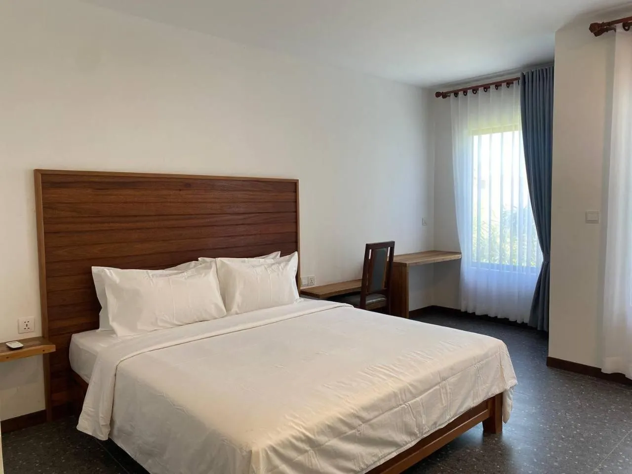 Bed in Apartment Green Amazon