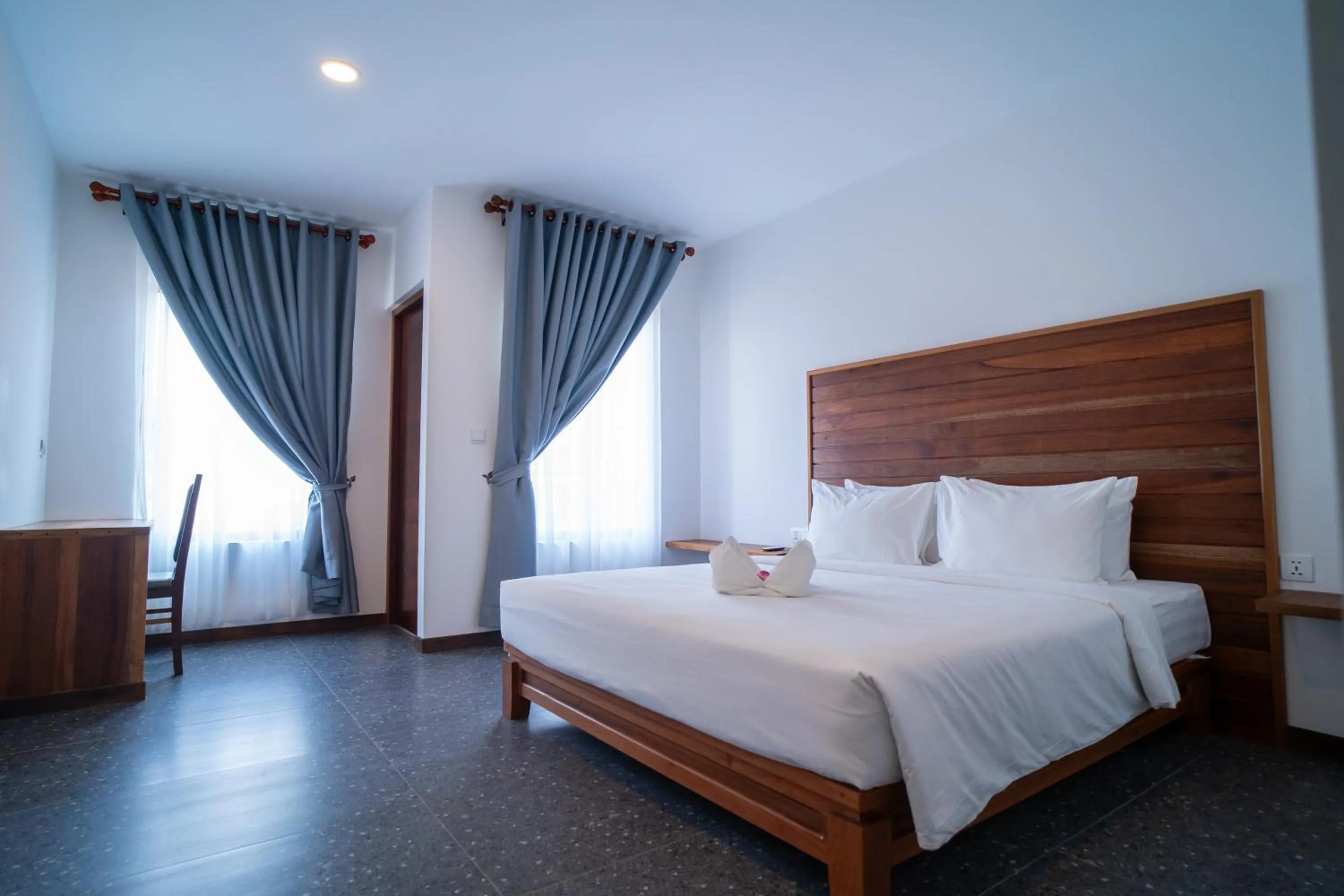 Bed in Apartment Green Amazon