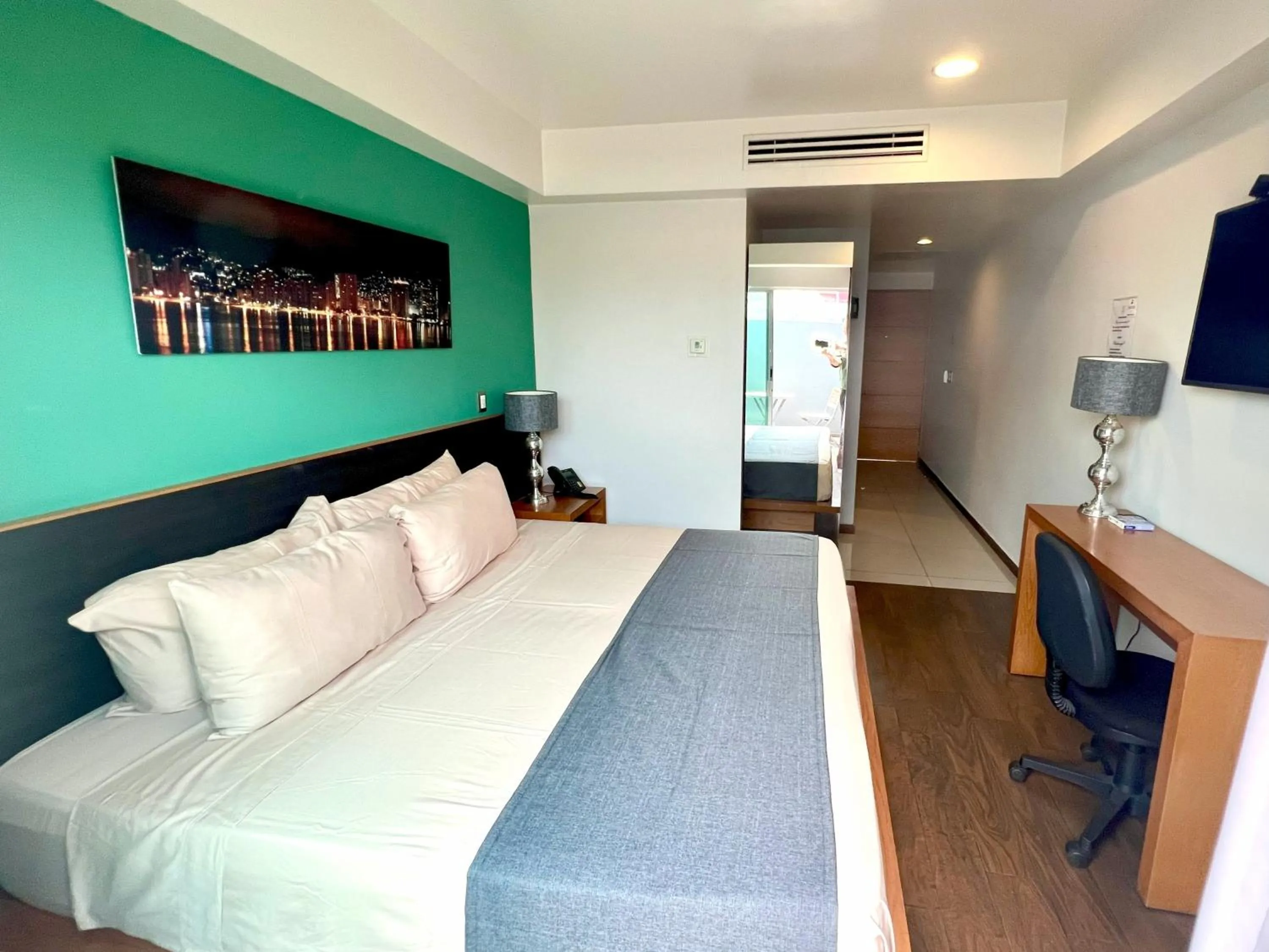 Photo of the whole room, Bed in Concept Hotel - Centro Zamora