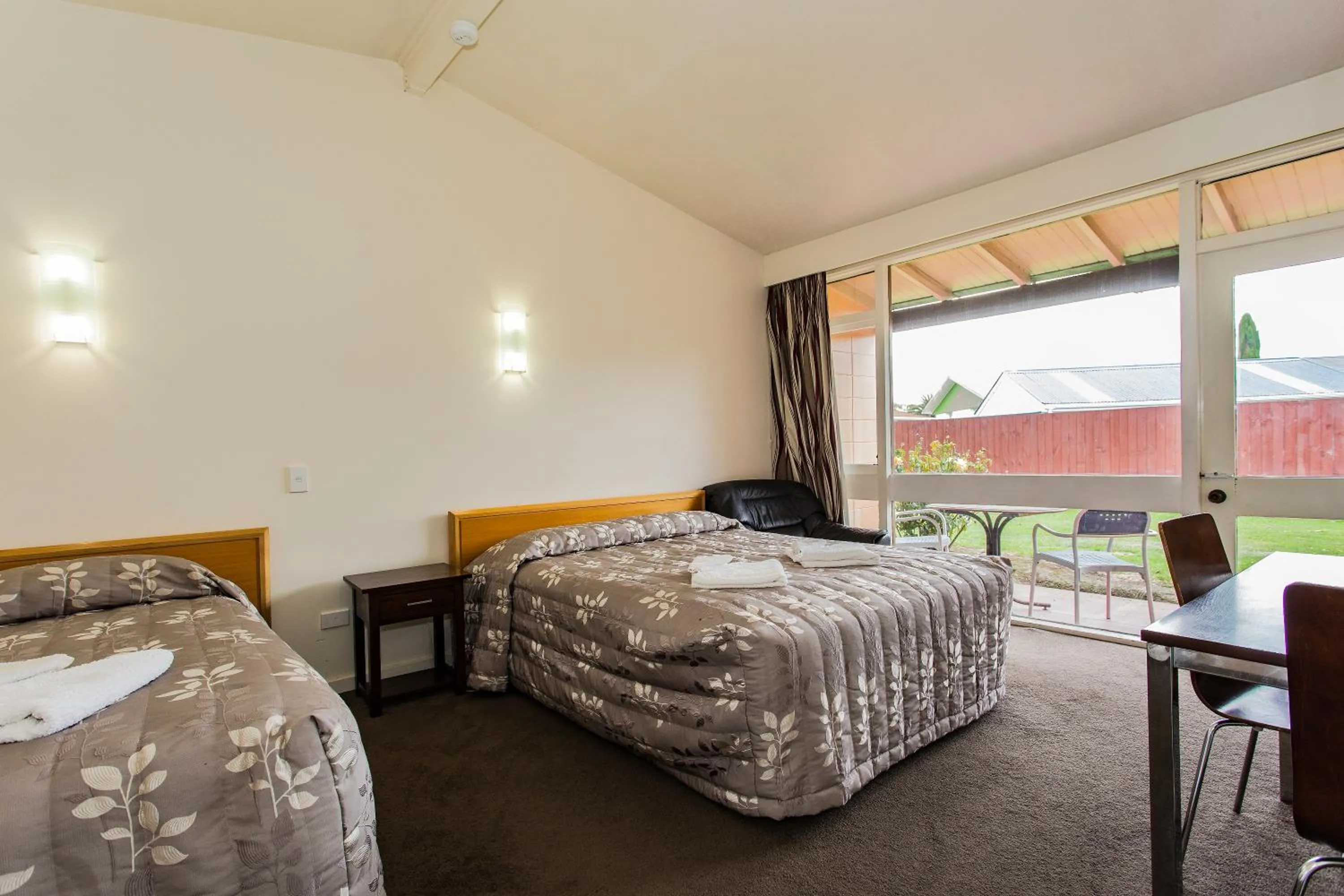 Bedroom, Bed in Blenheim Road Motor Lodge