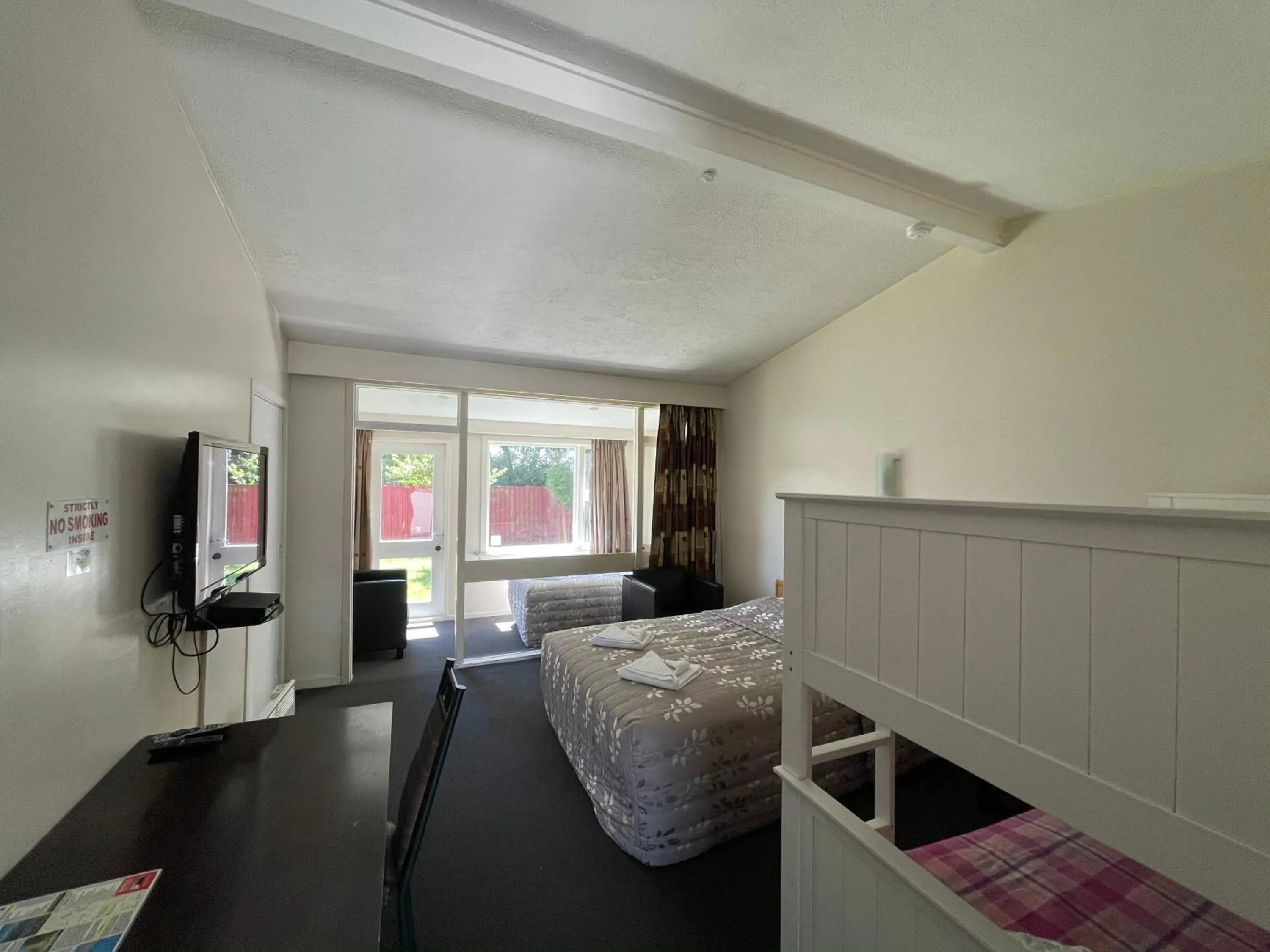 Bed in Blenheim Road Motor Lodge