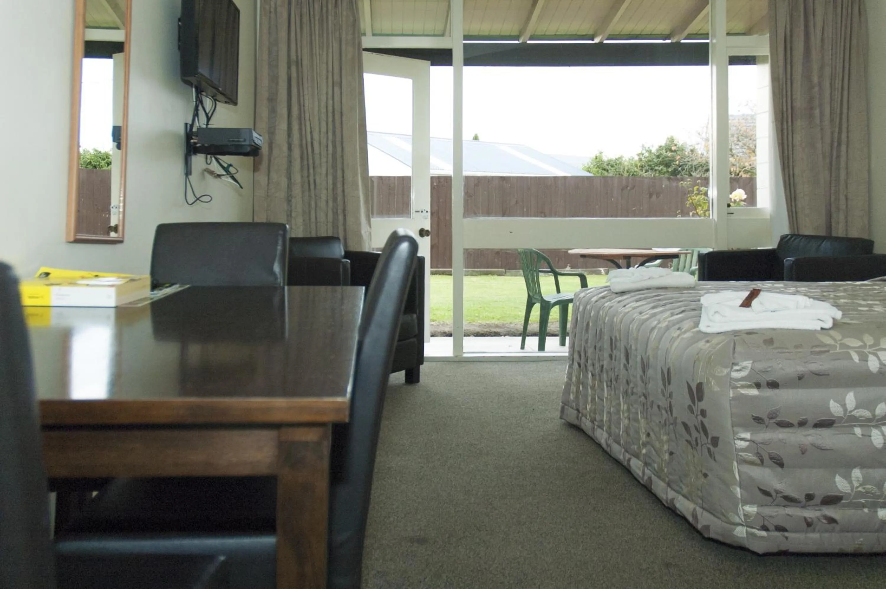 Day, Bed in Blenheim Road Motor Lodge