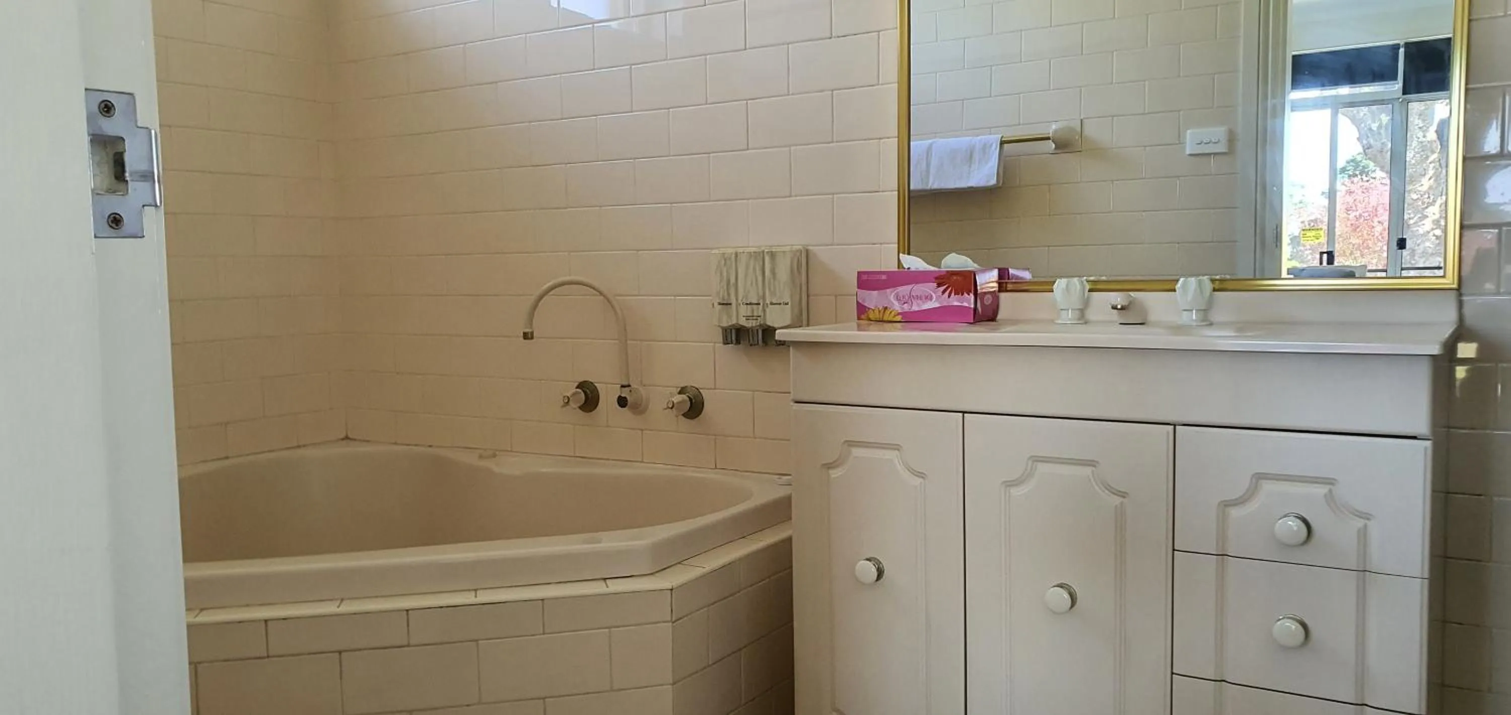 Bathroom in Golfview Lodge