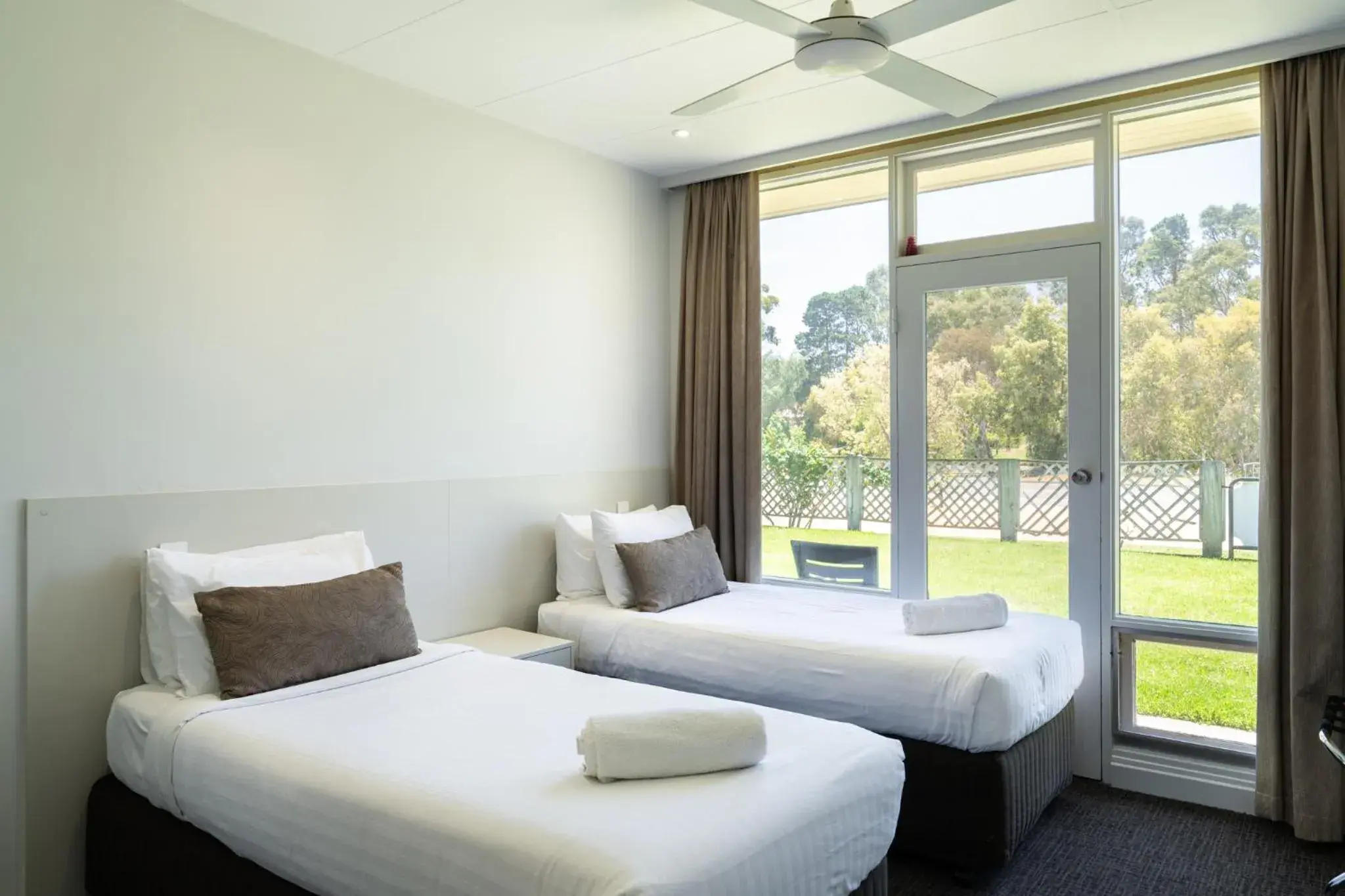 Superior Twin Room in Naracoorte Hotel Motel Superior Twin Room in Naracoorte Hotel Motel