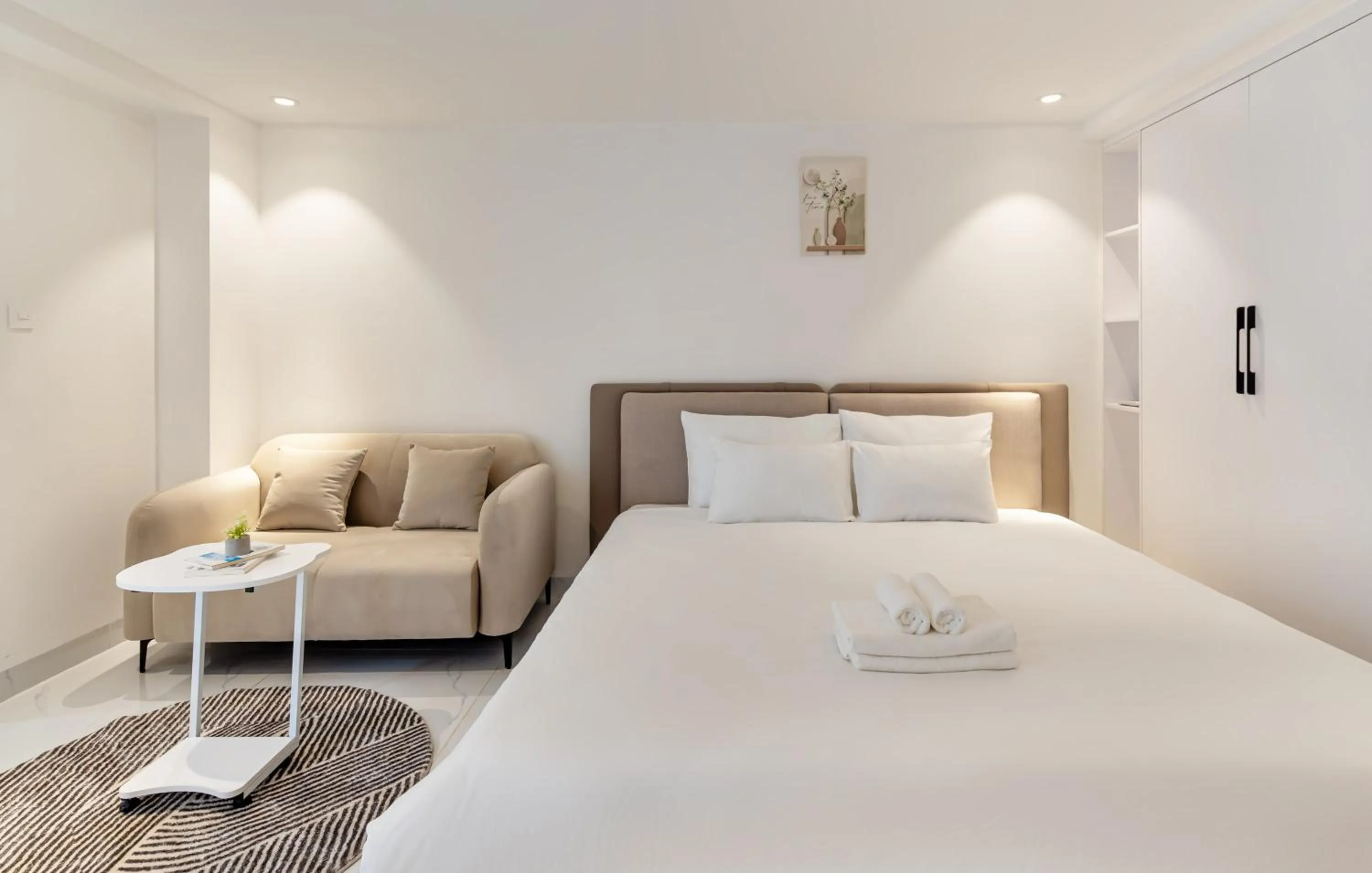 Bed in The Royal Sky - Phu My Hung