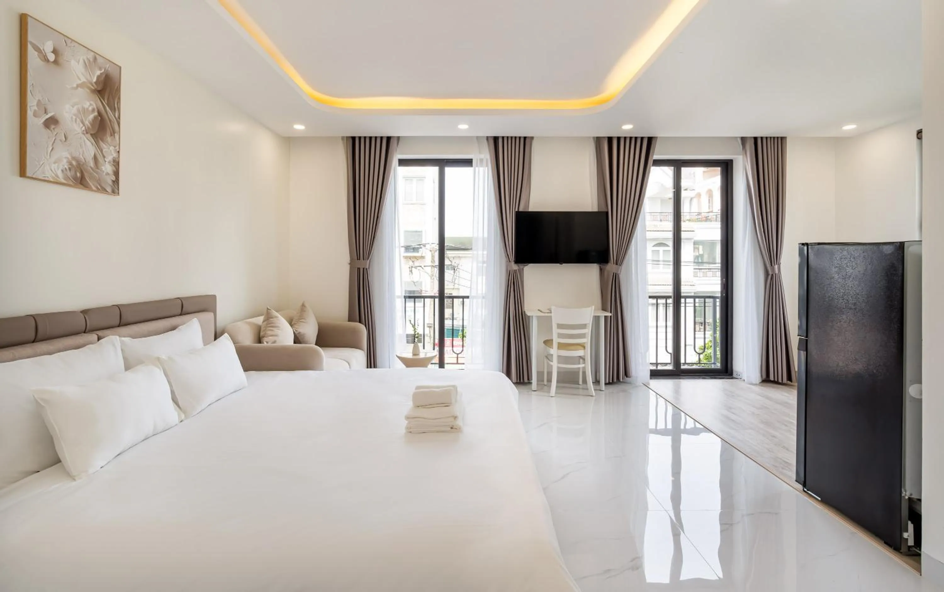 Photo of the whole room, Bed in The Royal Sky - Phu My Hung