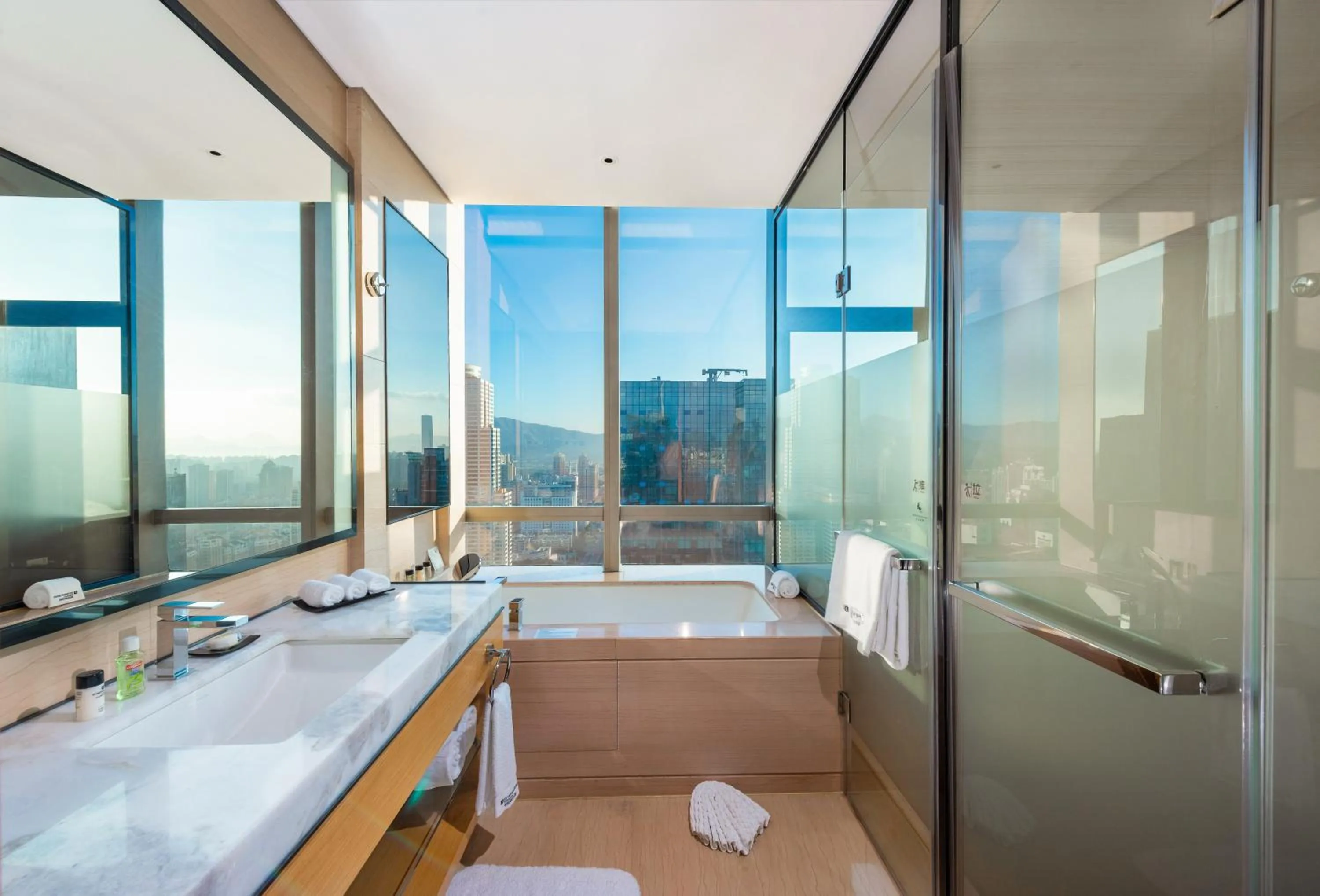 Bathroom in Shenzhen Futian Wyndham Grand