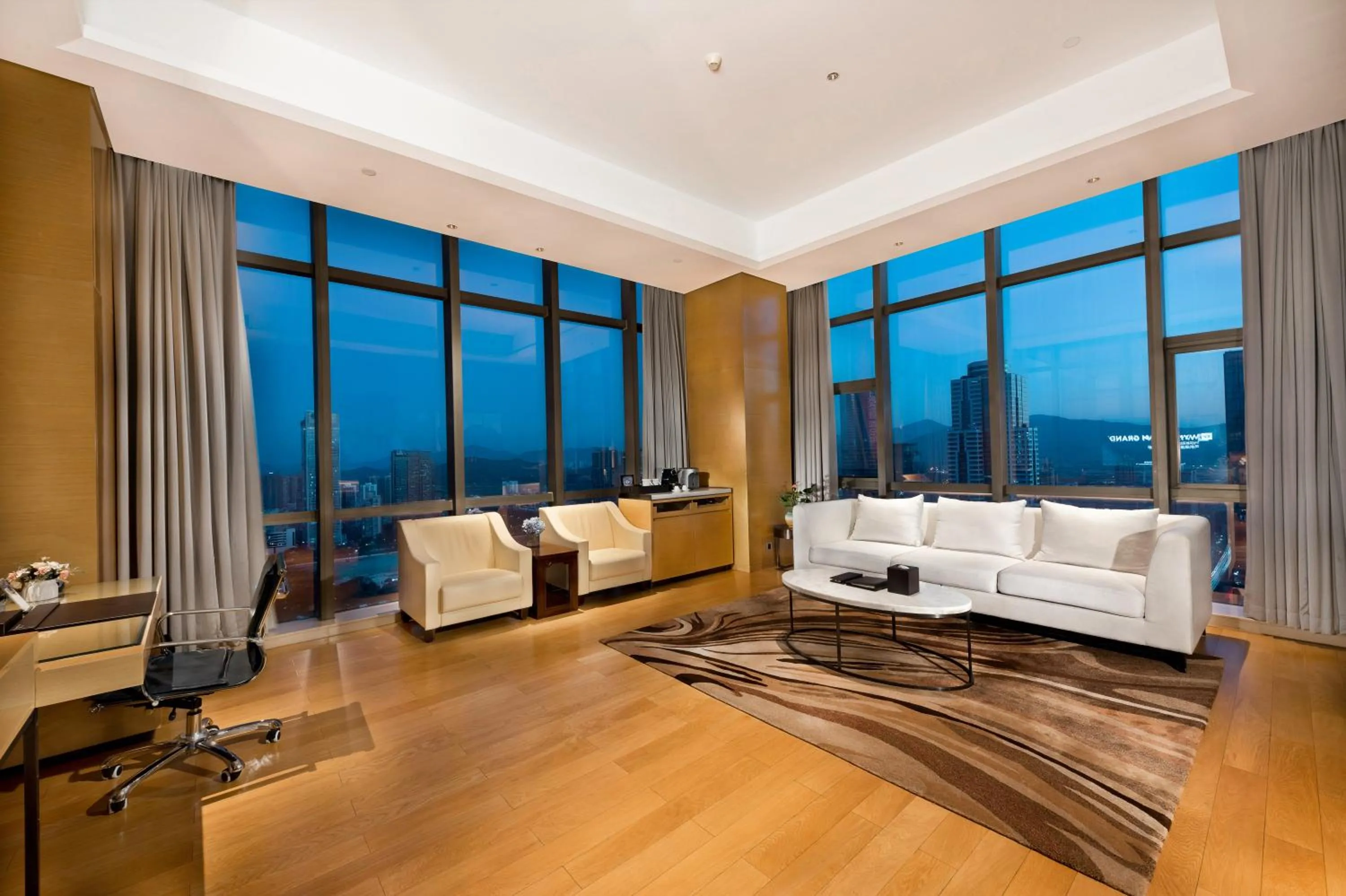 Living room in Shenzhen Futian Wyndham Grand