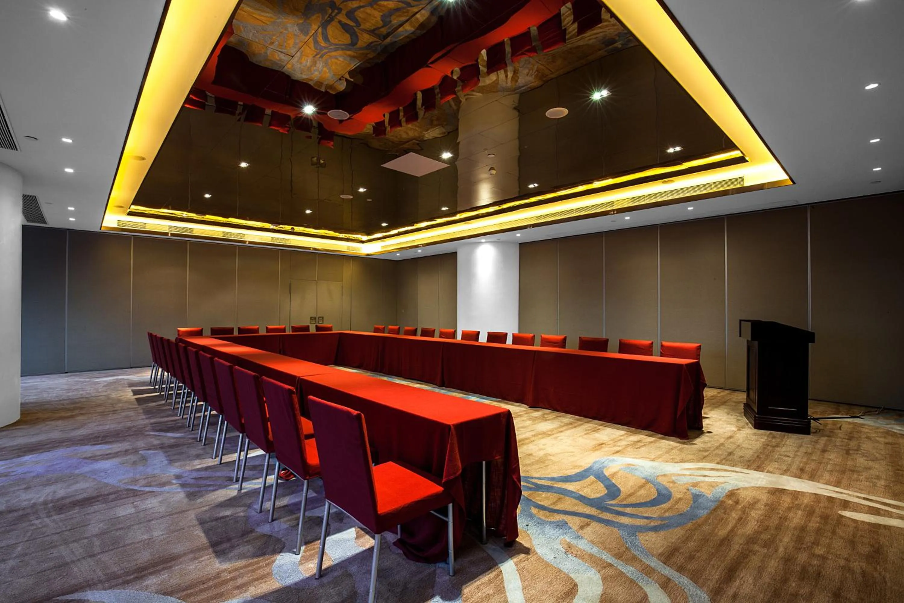 Meeting/conference room in Shenzhen Futian Wyndham Grand