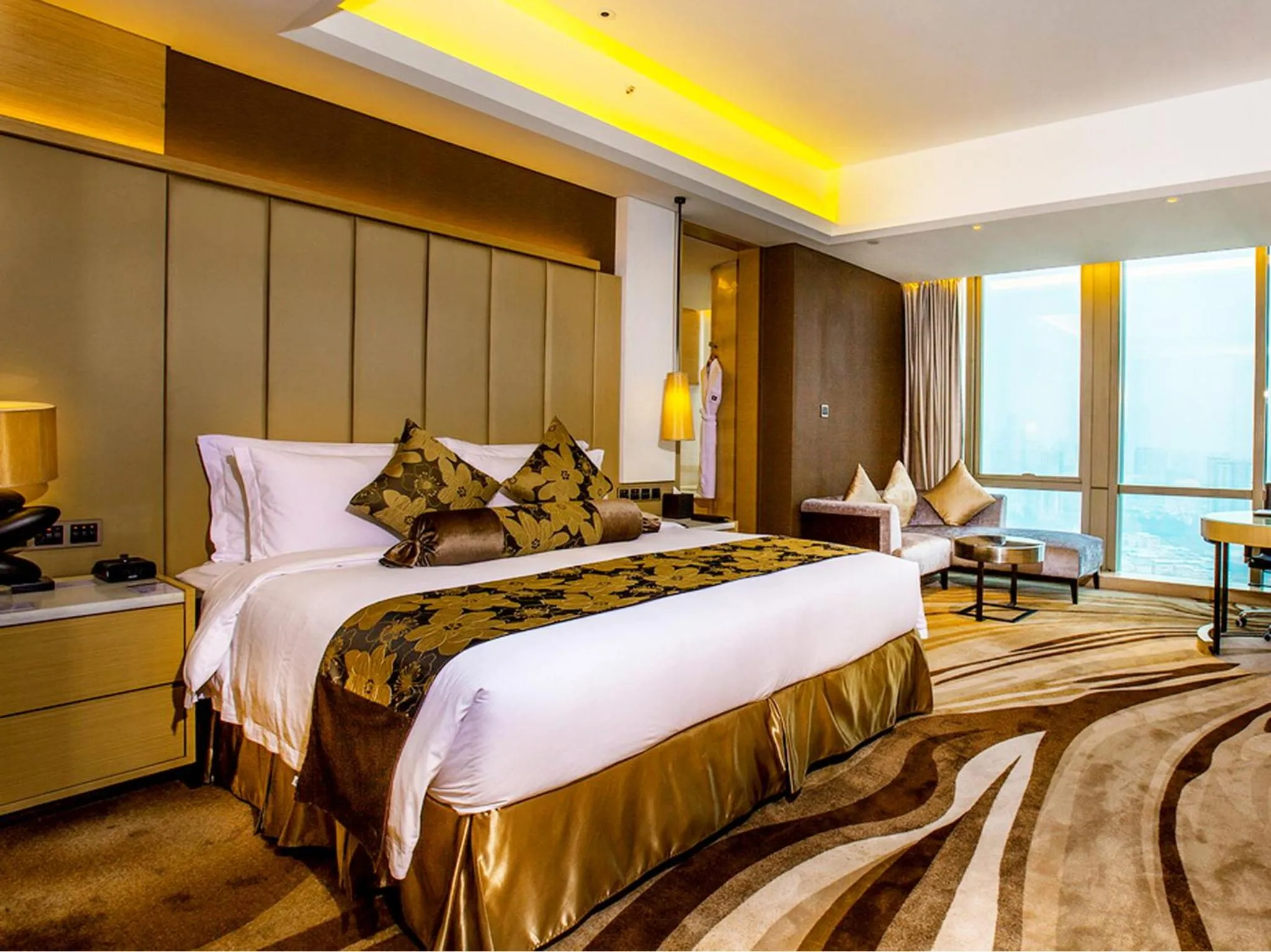 Bedroom, Bed in Shenzhen Futian Wyndham Grand