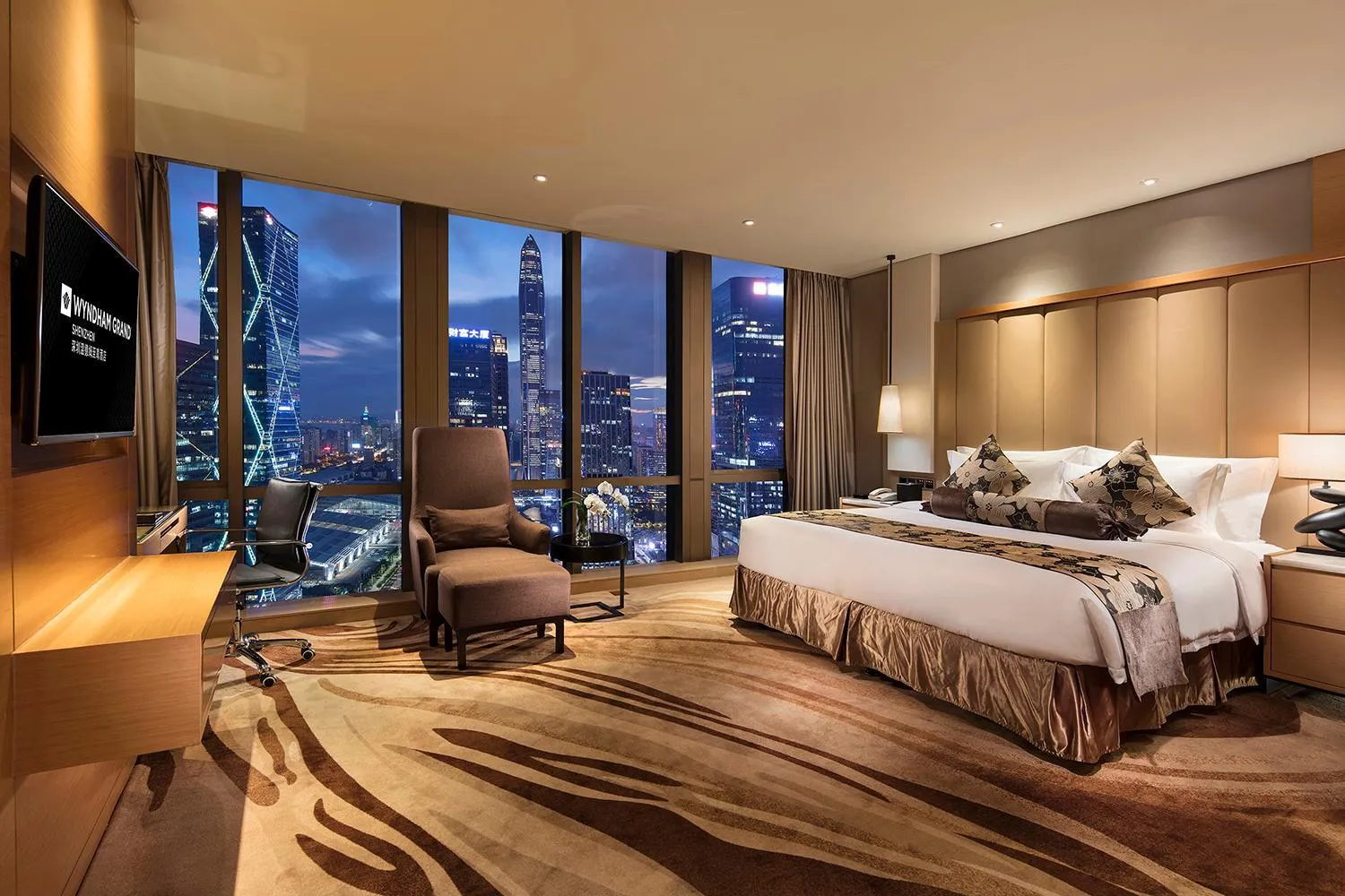 Bedroom, Bed in Shenzhen Futian Wyndham Grand