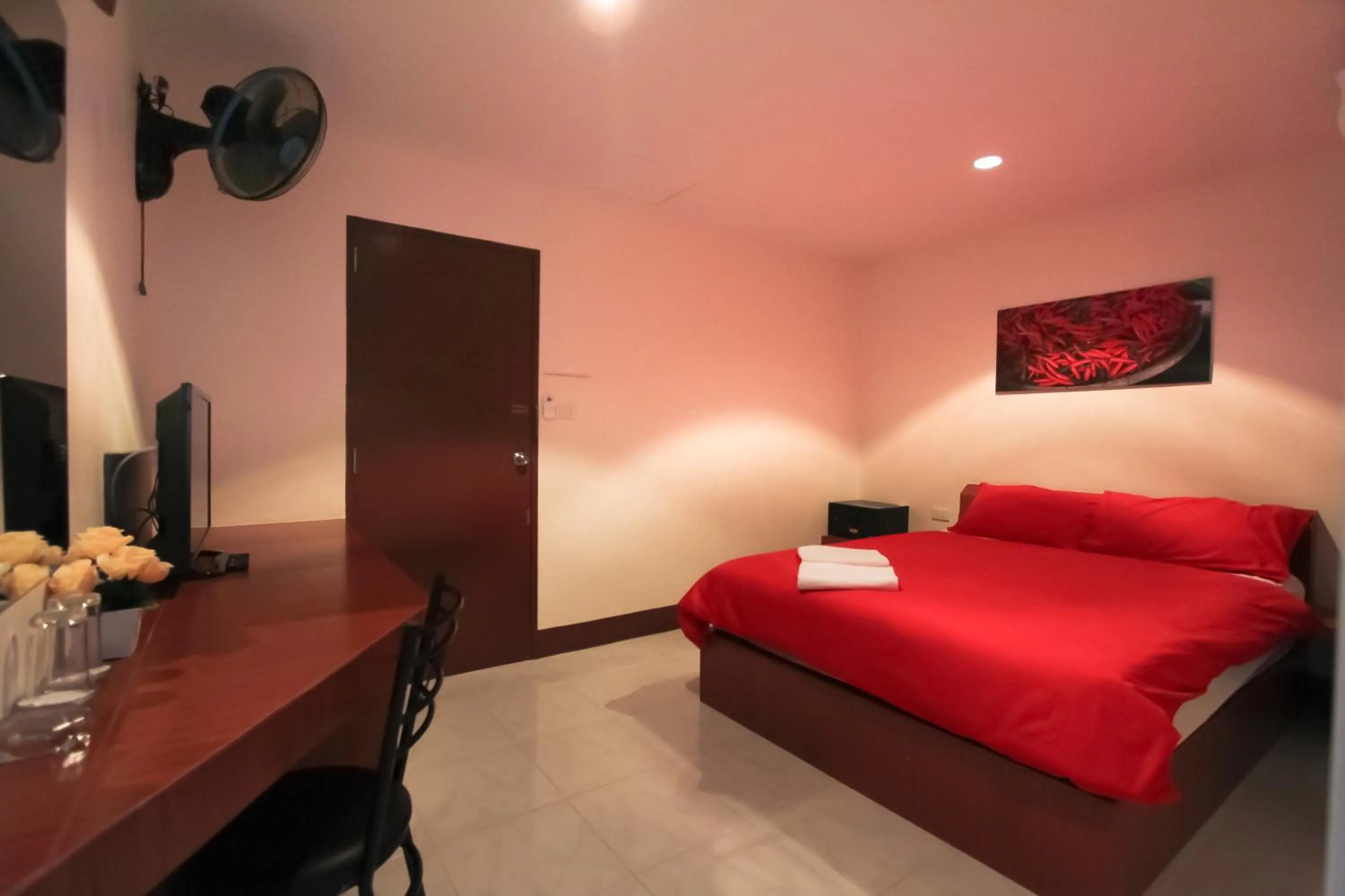 Bedroom, Bed in Walking Street Guest House