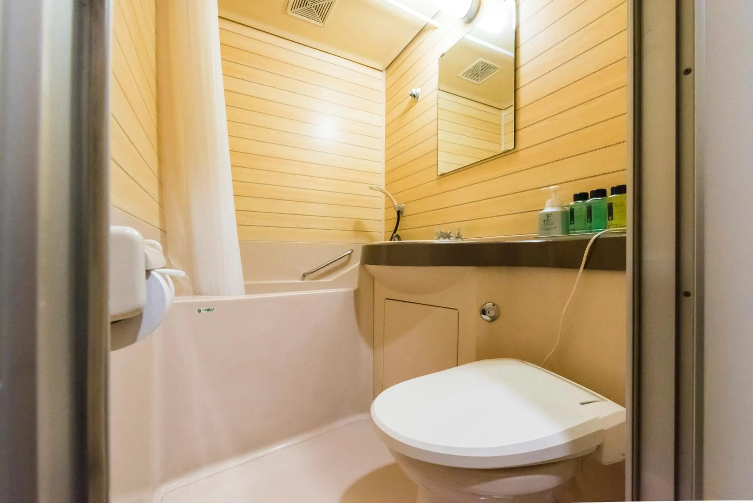 Shower in Awara Grand Hotel