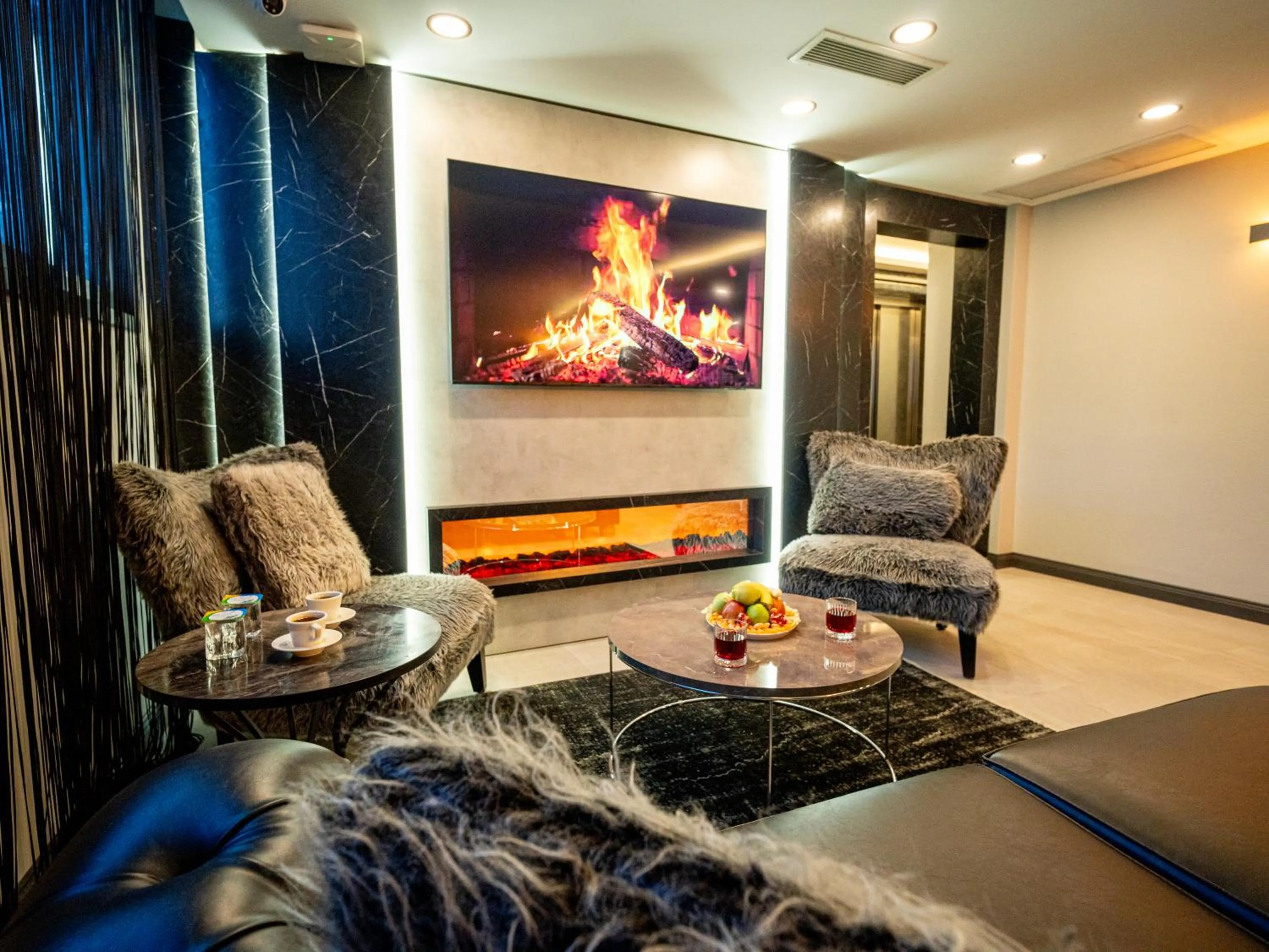 Lobby or reception in Modernlux Hotel