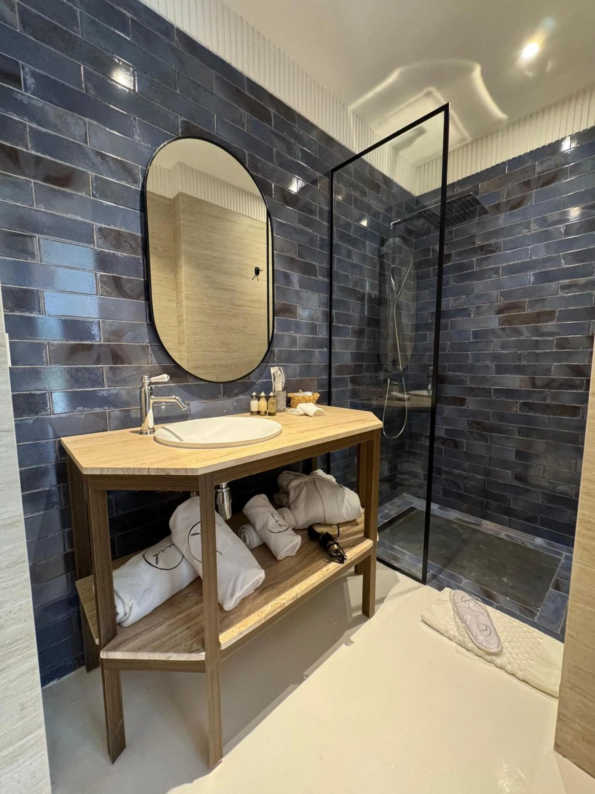 Shower in Yin Hotel & Spa