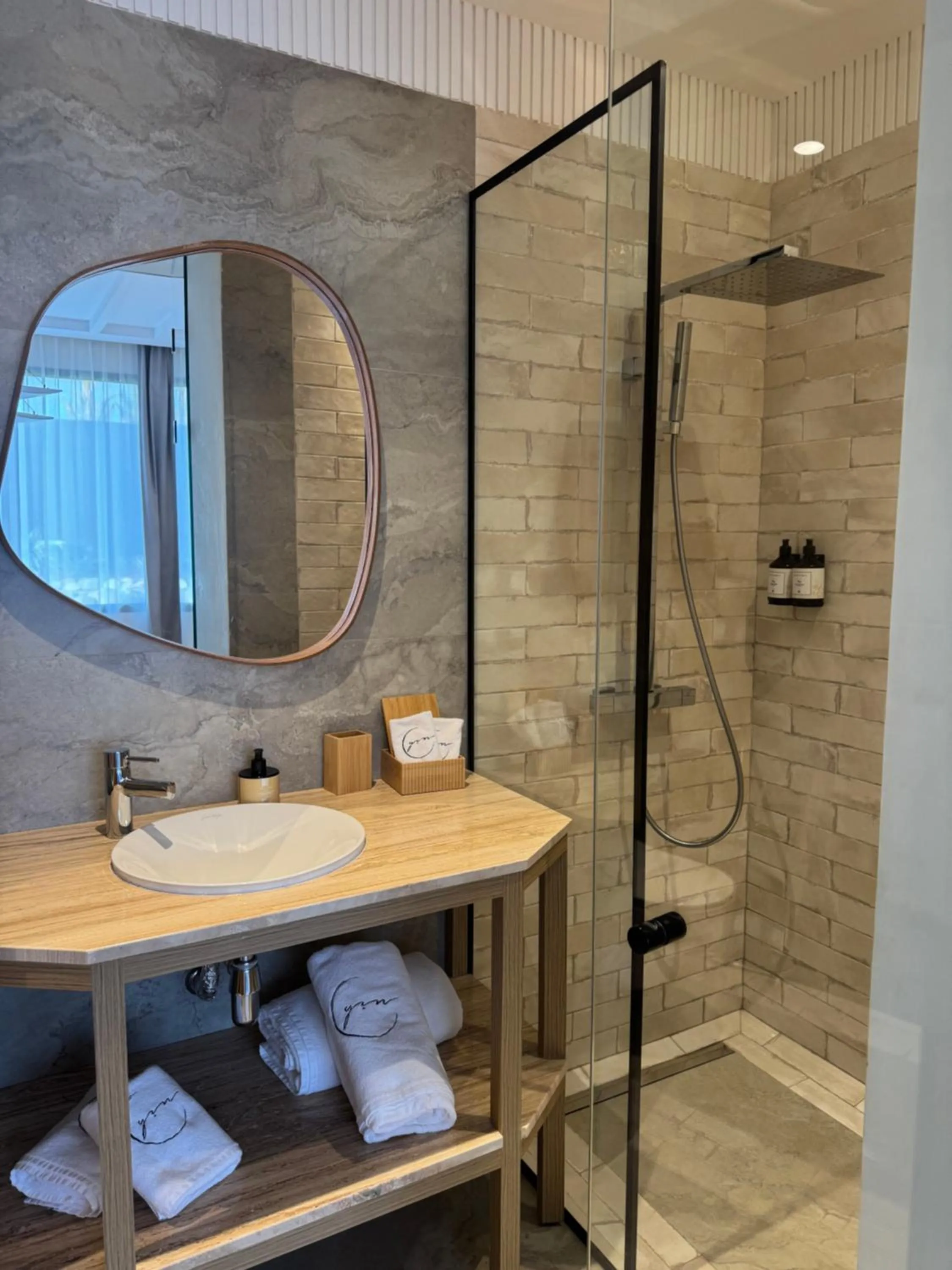 Shower in Yin Hotel & Spa