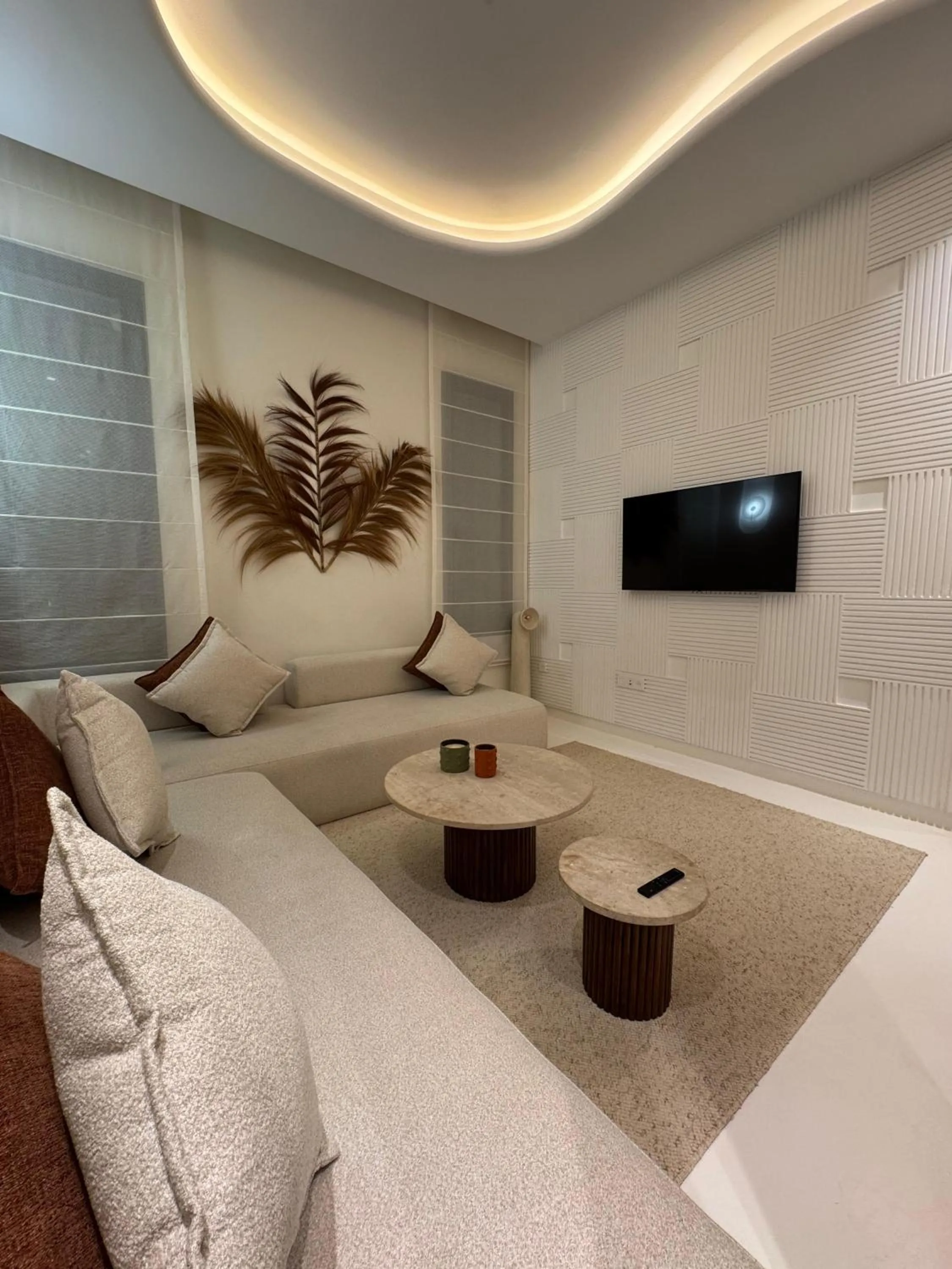 Communal lounge/ TV room in Yin Hotel & Spa