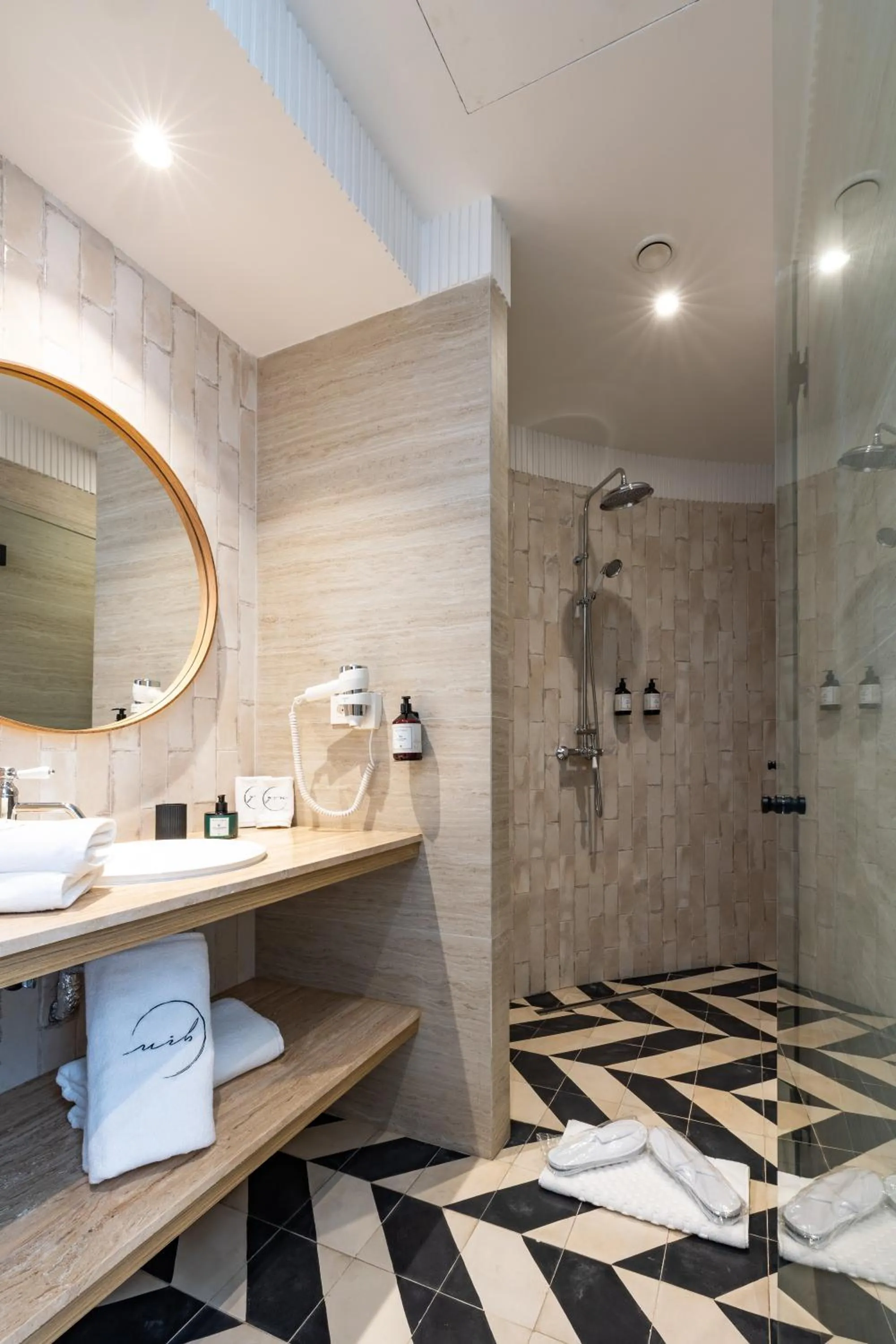 Shower in Yin Hotel & Spa