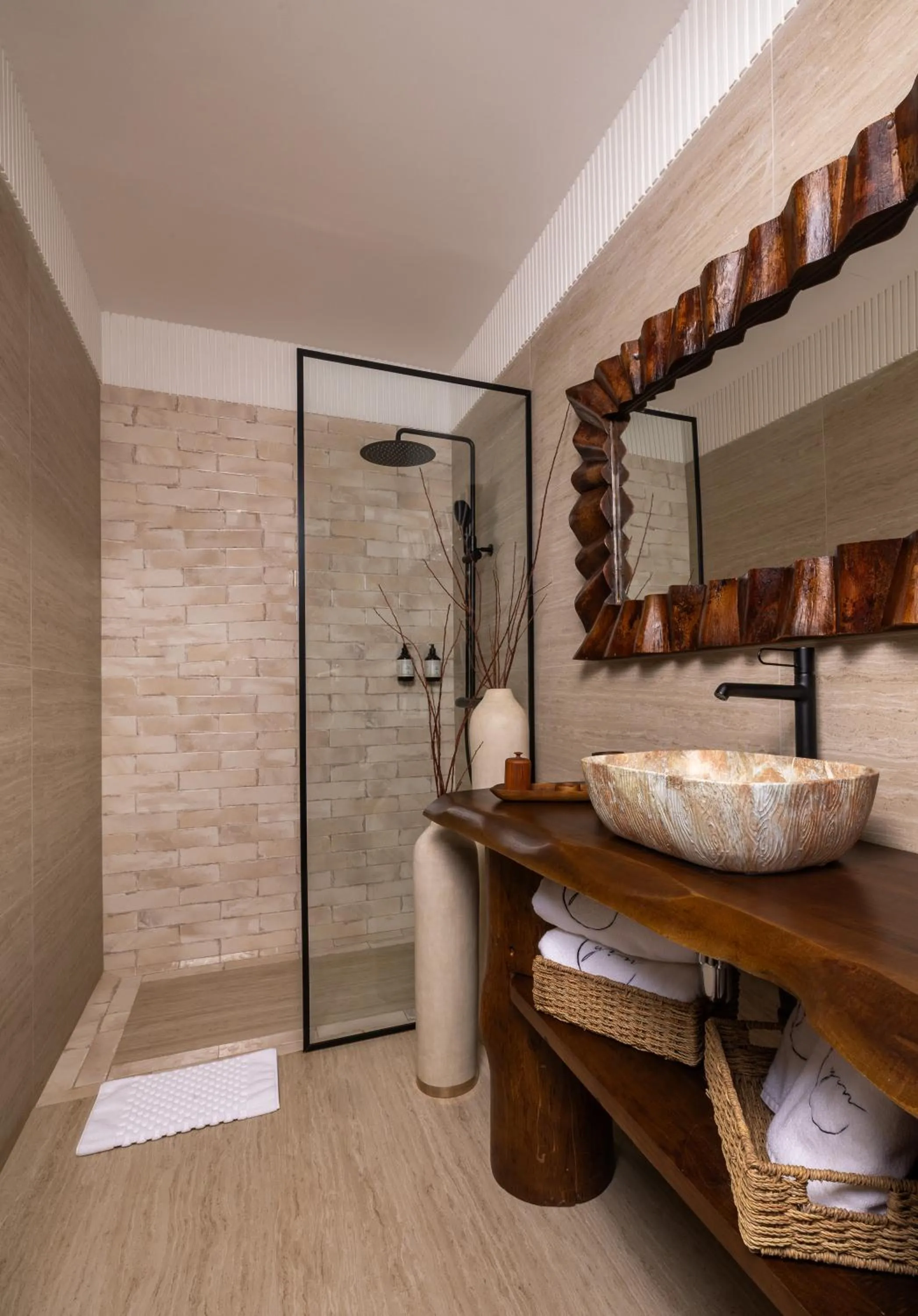 Shower in Yin Hotel & Spa