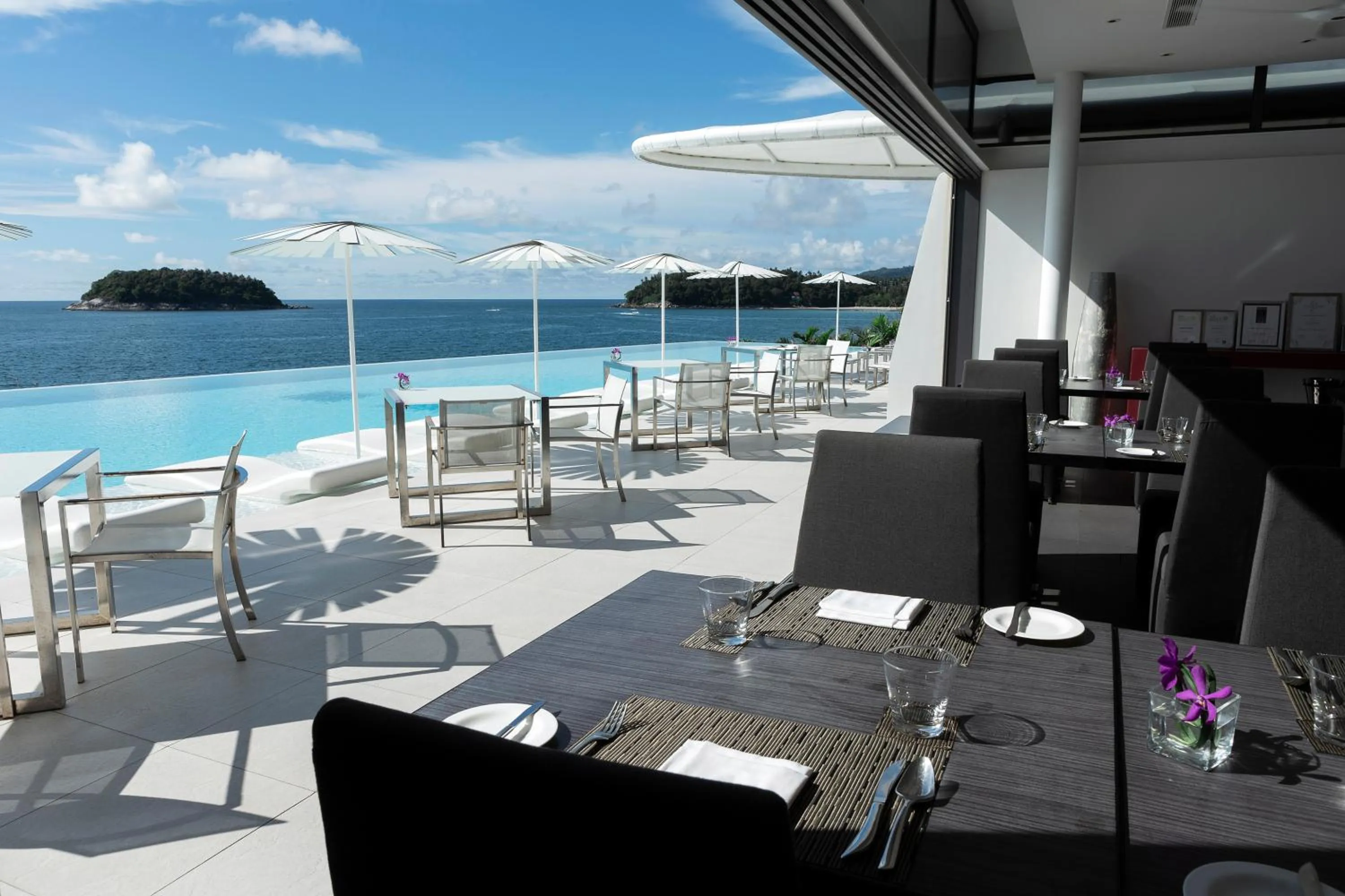 Restaurant/places to eat in Kata Rocks