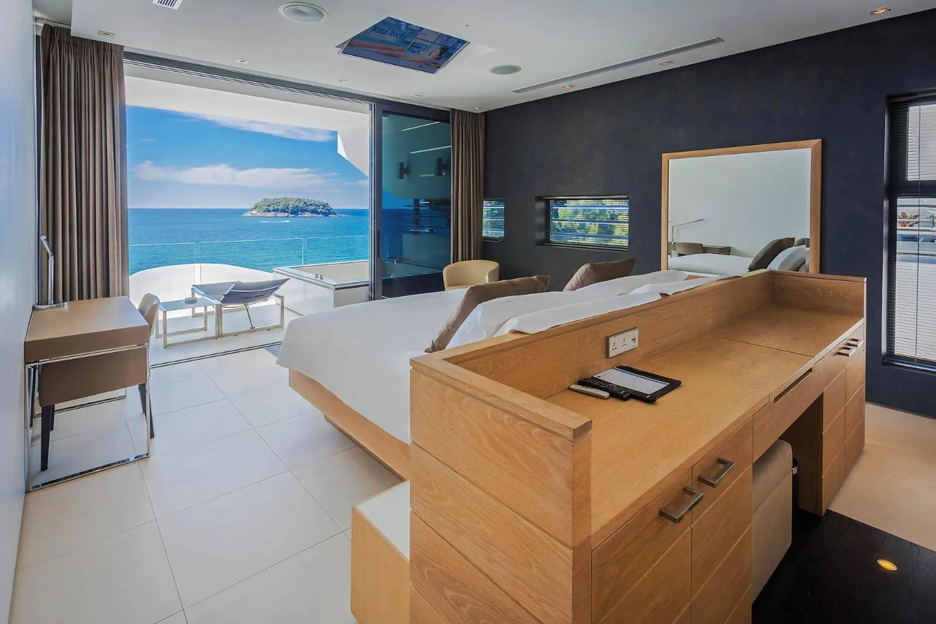 Bedroom in Kata Rocks