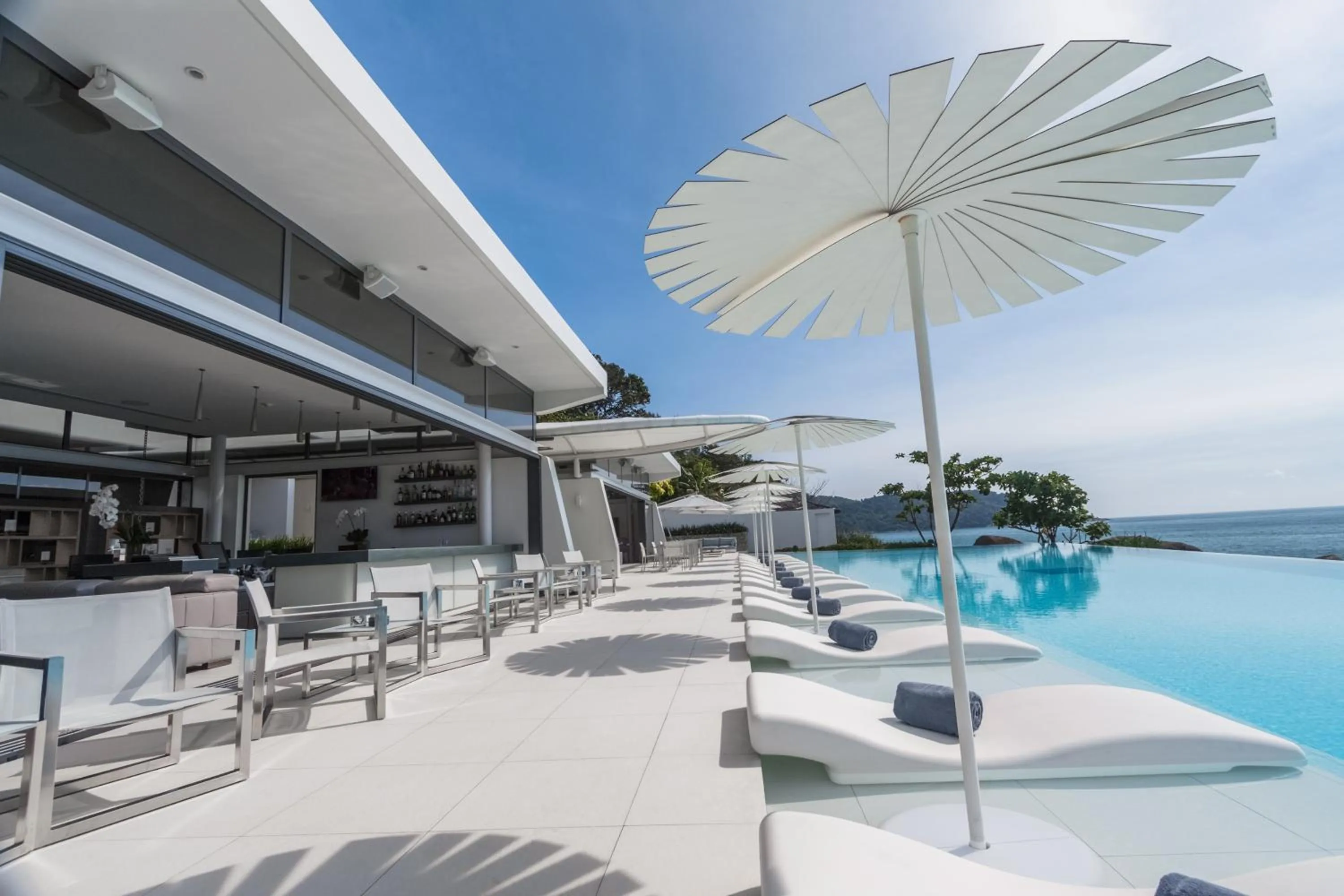 Restaurant/places to eat in Kata Rocks