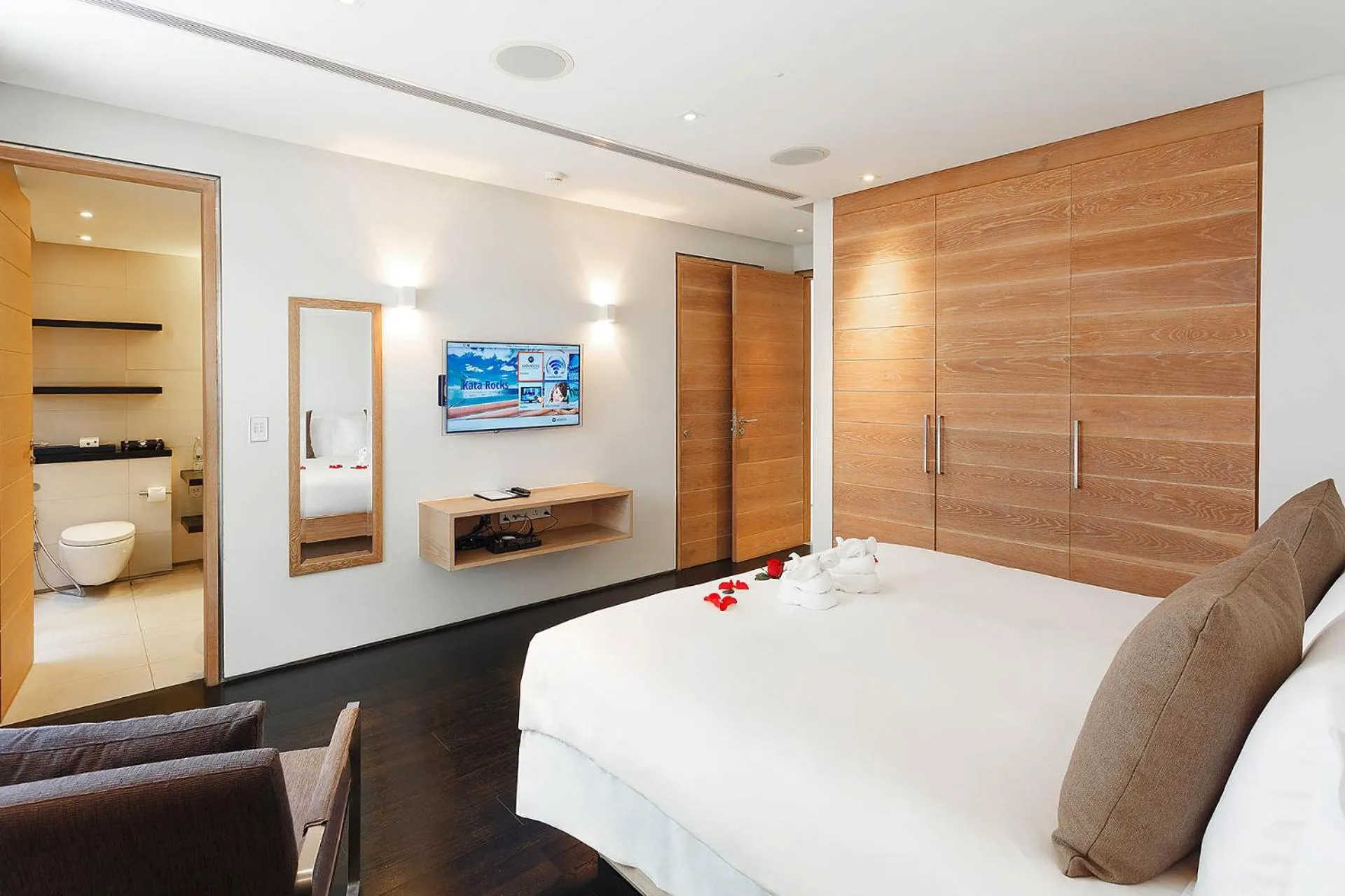 Bedroom, Bed in Kata Rocks