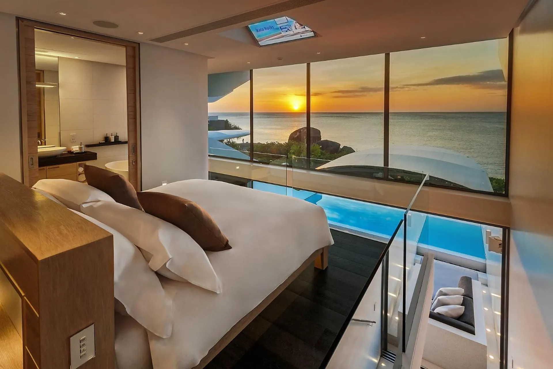 Bedroom, Bed in Kata Rocks