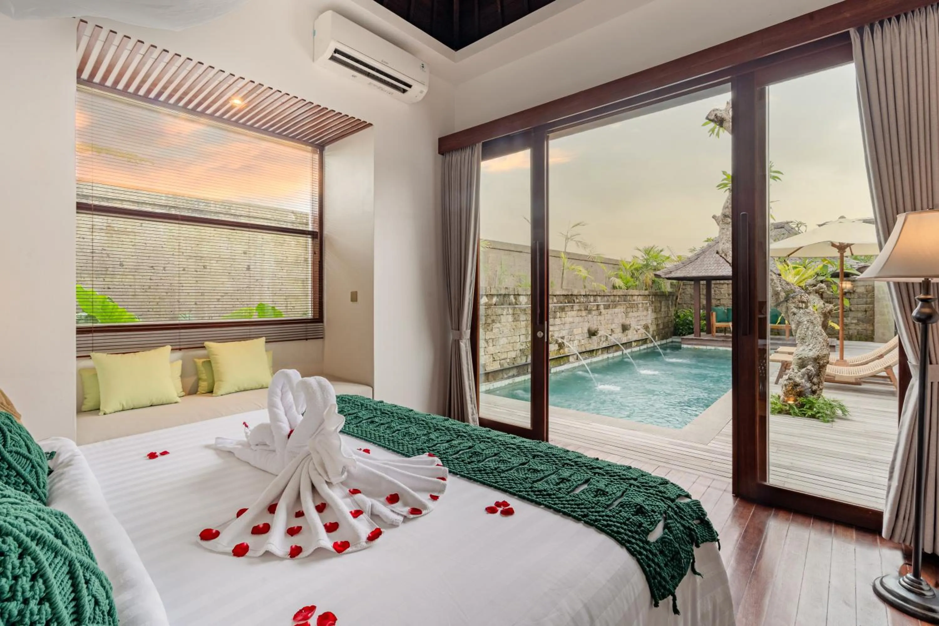View (from property/room), Bed in E Sanctuary Resort Ubud