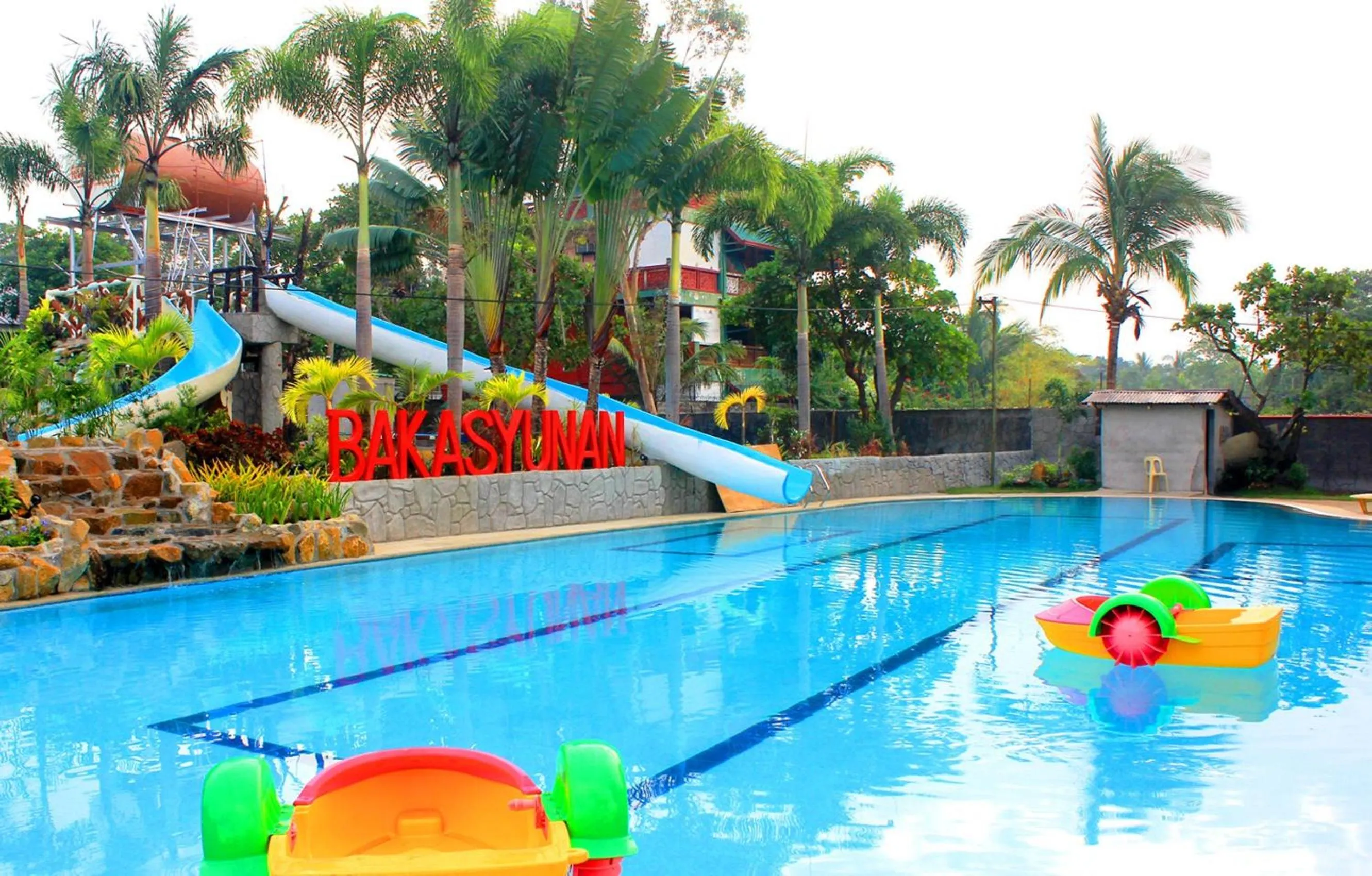 Swimming pool in Bakasyunan Resort and Conference Center - Zambales